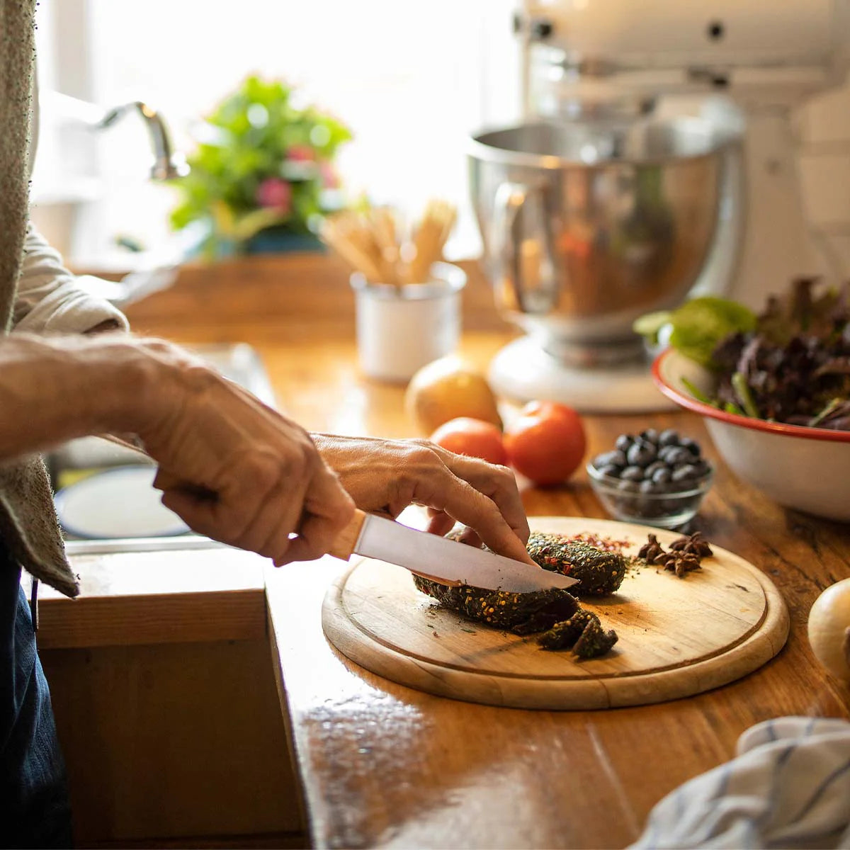 Opinel Parallele 6 Carving Knife - High Carbon Steel Blade, Ergonomic Wooden Handle - Perfect for Slicing Roasts, Fruits & Vegetables - Ideal for Home Kitchen, Camping & Outdoor Cooking