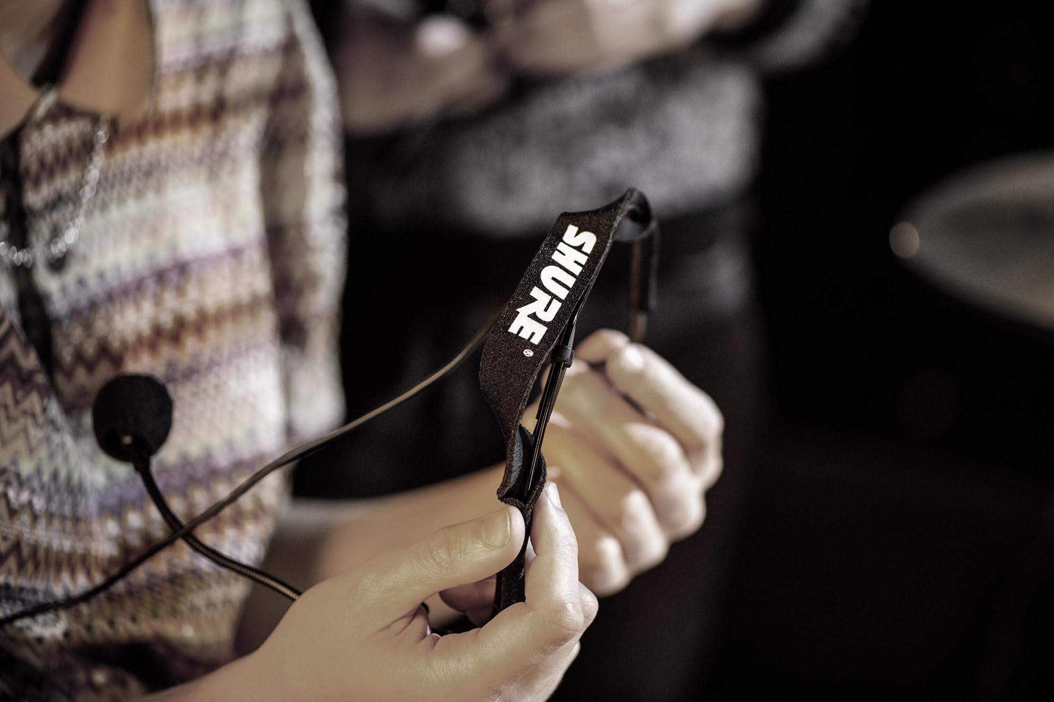 Shure WH20 Dynamic Headset Microphone - Durable, Lightweight, Secure Fit for Instructors, Musicians & Performers | TQG Connector Wireless Bodypack Transmitters (WH20TQG) | Perfect for Live Performances, Fitness Coaching & Podcasting