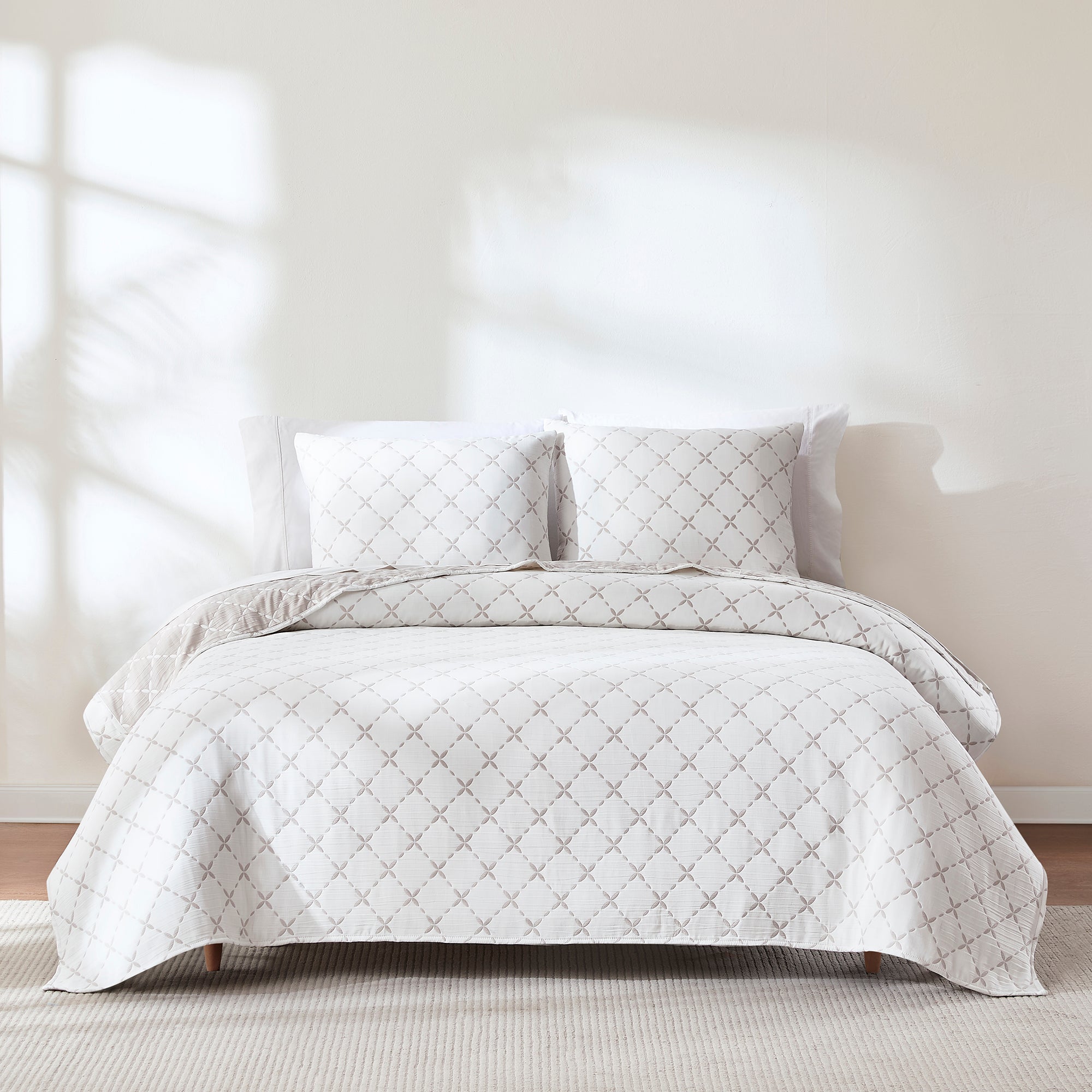 Luxury Diamond Leaf Jacquard Reversible Matelasse Coverlet Set - Queen Size Bedspread for Master Bedroom & Guest Room Decor
