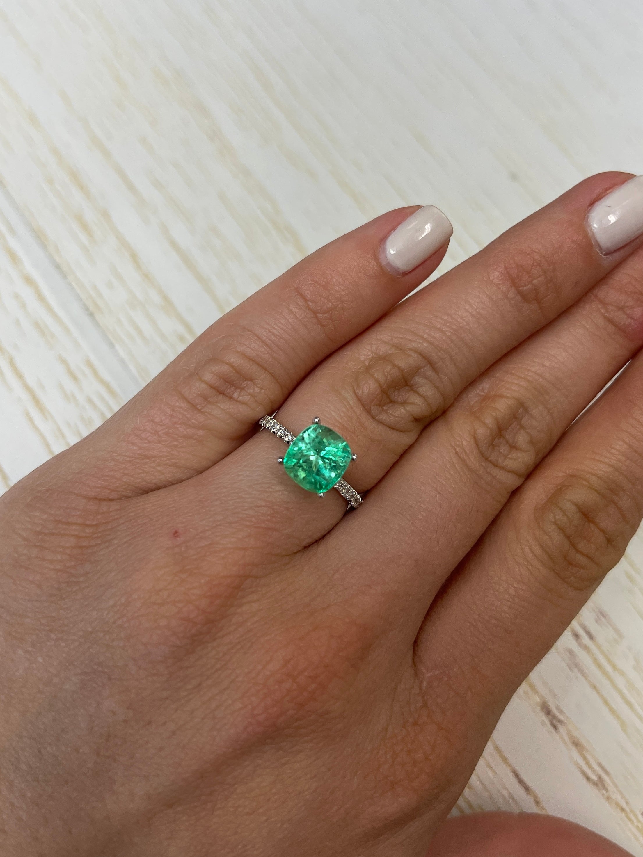 3.25 Carat Natural Colombian Loose Emerald - Cushion Cut, Lustrous Yellowish Green Gemstone for Jewelry Making & Engagement Rings