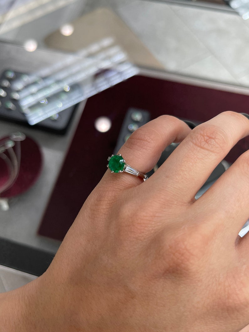 2.50tcw Natural Emerald Round Cut & Tapered Baguette Diamond Three Stone Ring – Vintage Style Engagement Ring for Women, Wedding Gift, Anniversary Jewelry – Perfect for Bridal, Evening Wear & Special Occasions
