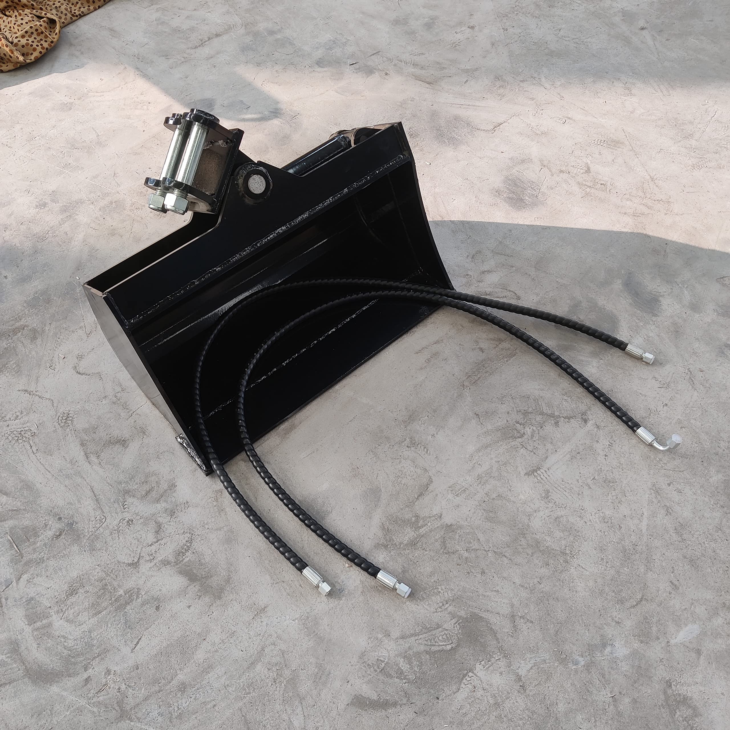 TYPHON 600mm Tilting Bucket Attachment for Mini Excavators - Heavy Duty Excavator Bucket for TYPHON Machinery - Perfect for Landscaping, Trenching & Construction Projects