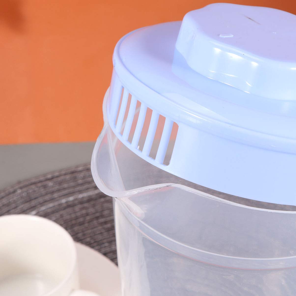 DOITOOL 2L Large Plastic Mixing Pitcher with Lid - Camping Kettle, Cold Beverage Carafe, Iced Tea & Coffee Water Jug for Hot & Cold Drinks - Perfect for Outdoor, Picnics, Parties & Home Use