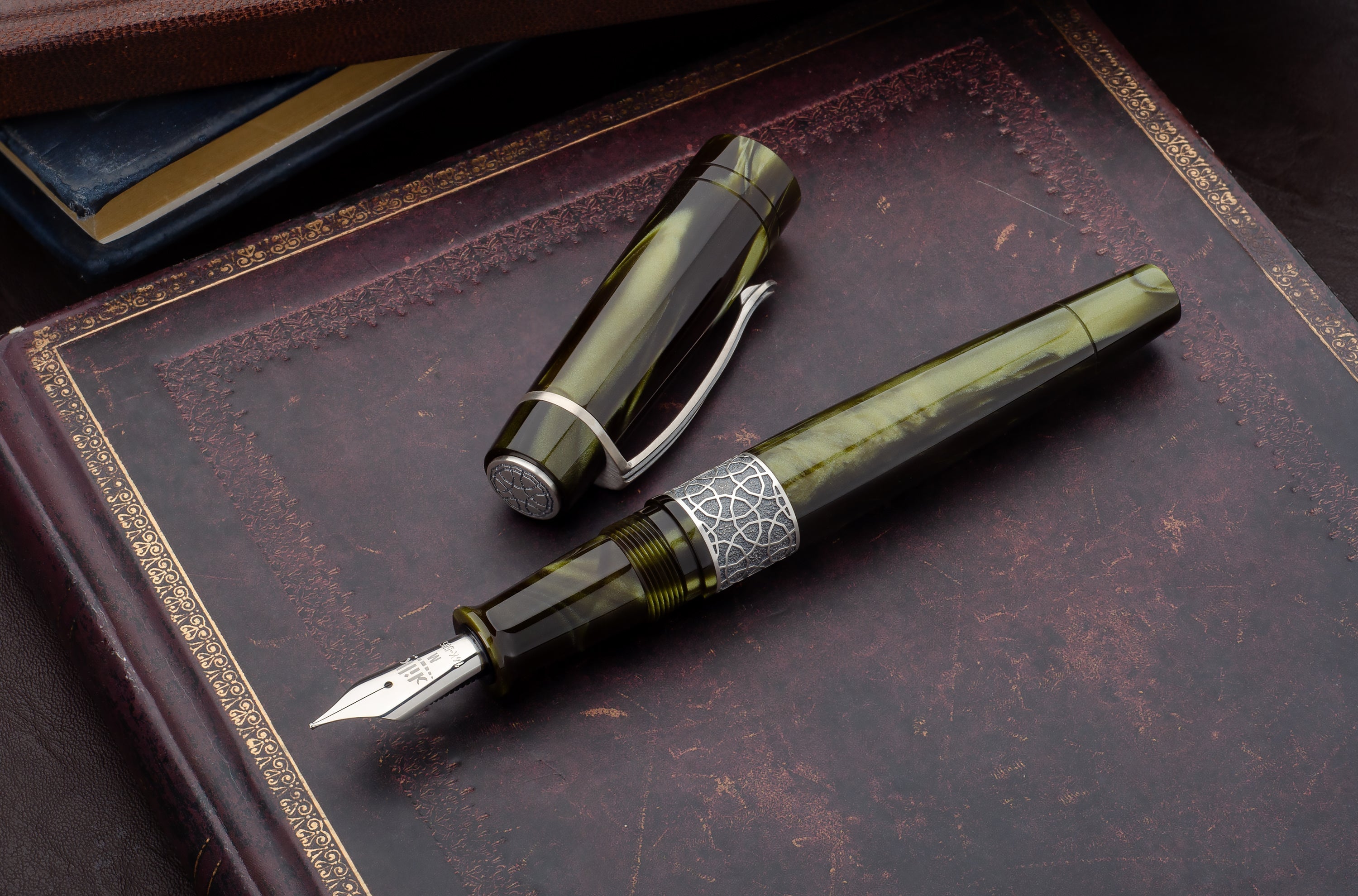 Premium Kilk Celestial Fountain Pen - Emerald Green Ink, Luxury Writing Instrument for Calligraphy & Signature - Perfect for Gifts, Office Use & Collectors