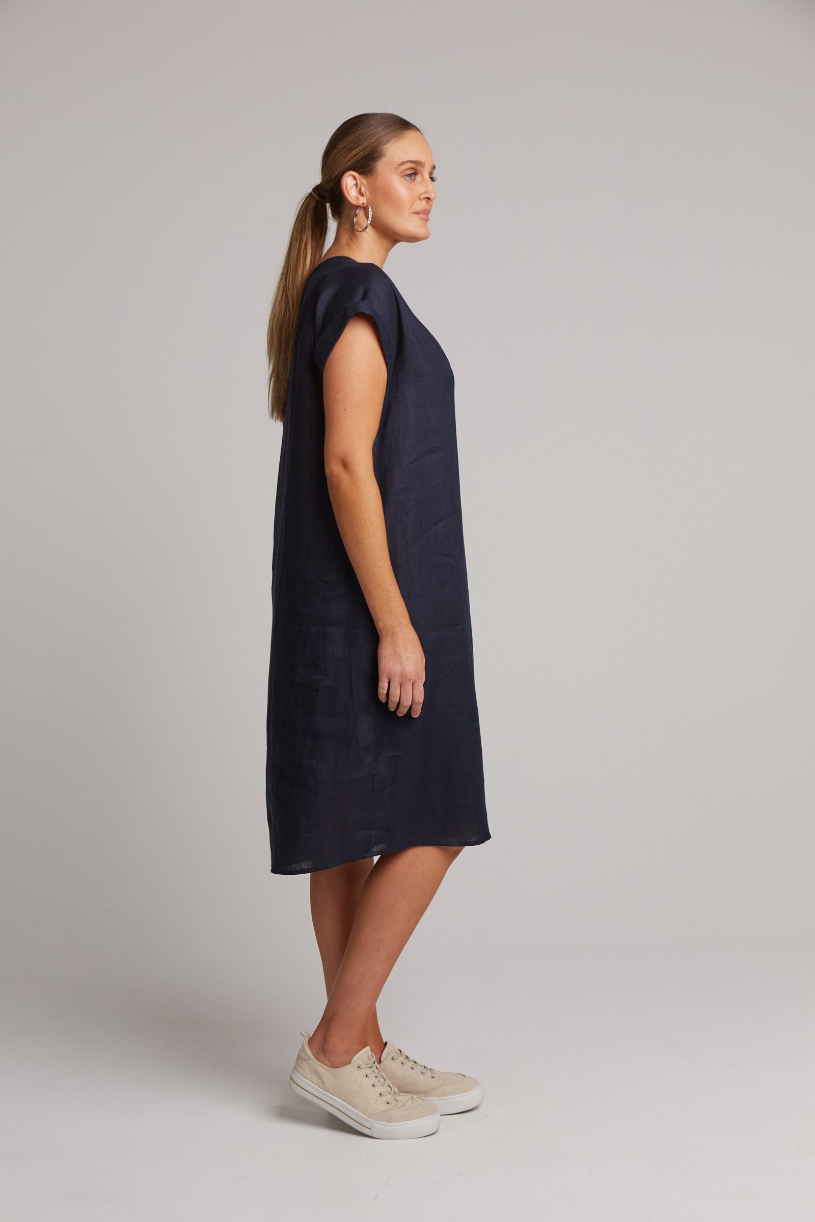 Elegant Studio Linen Dress in Navy Blue - Perfect for Summer Outings, Beach Vacations & Casual Chic Style