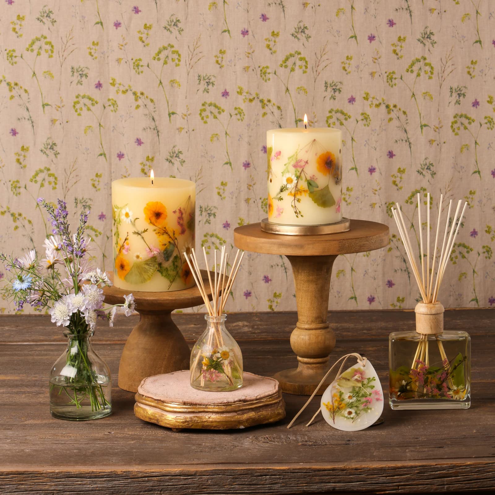 Rosy Rings Round Botanical Lemon Blossom & Lychee Scented Candle - Natural Aromatherapy, Luxury Home Decor, Long-Lasting Soy Wax Candle for Relaxation, Meditation & Romantic Ambiance (Medium Size)