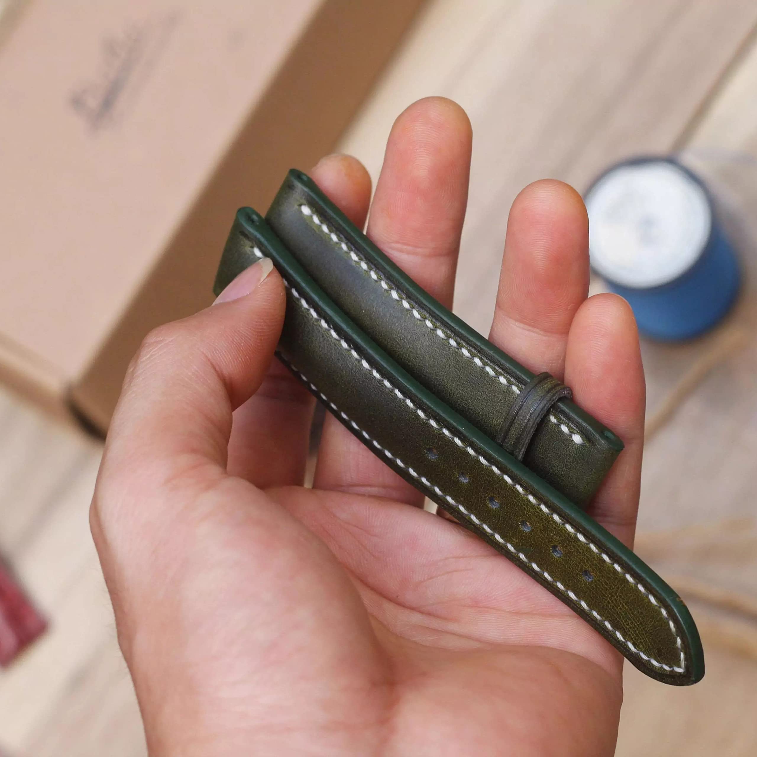 Vintage Dark Moss Green Leather Watch Strap - 23mm Steel Clasp for Men & Women
