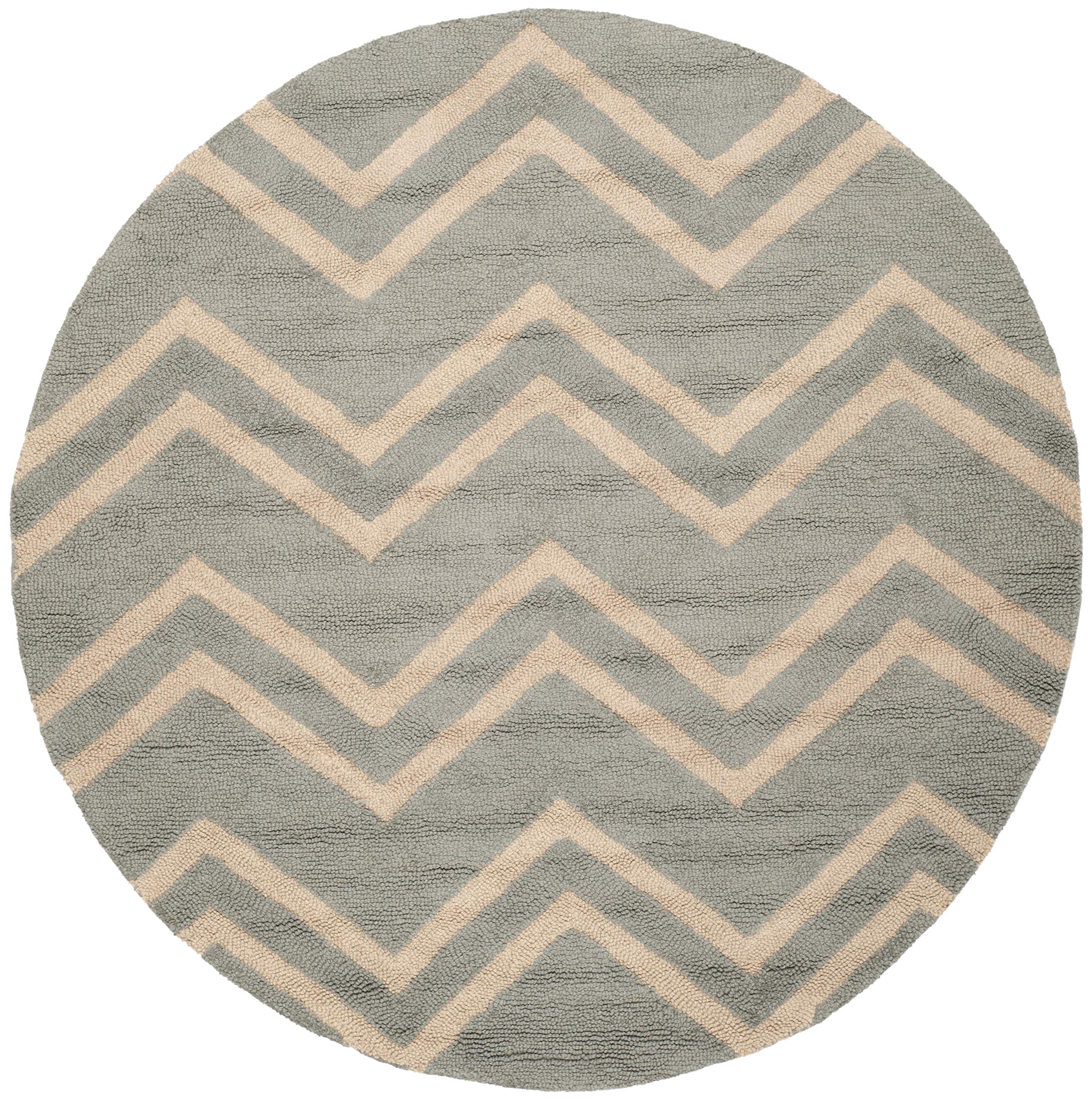 SAFAVIEH Cambridge Collection 6' Round Grey/Beige Handmade Chevron Wool Area Rug - Perfect for Living Room, Bedroom & Office Decor (CAM824A)