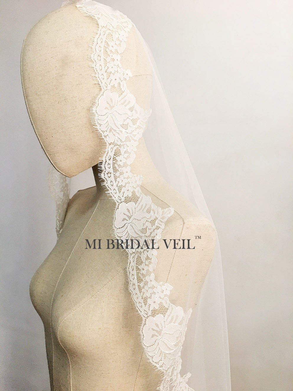 Elegant Mantilla Lace Wedding Veil with Chantilly Rose Lace - Perfect for Bridal Ceremonies, Church Weddings & Romantic Photos