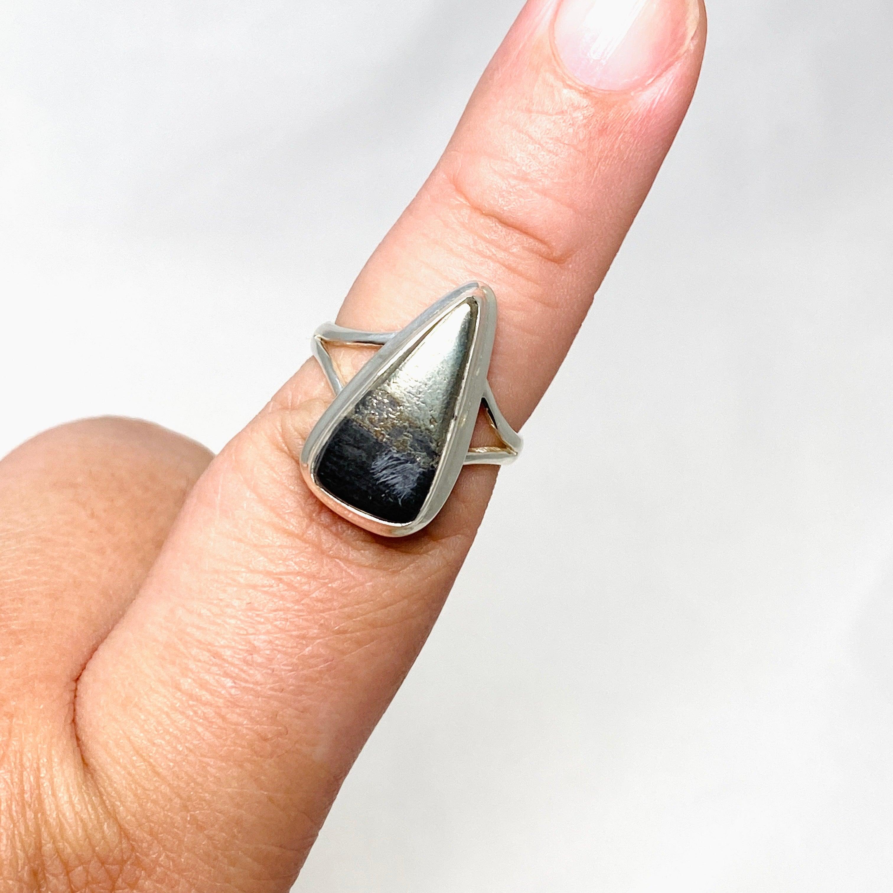 Healer's Gold Triangular Split Band Ring - Size 8 KRGJ3201 - Perfect for Boho Fashion, Spiritual Healing & Everyday Wear