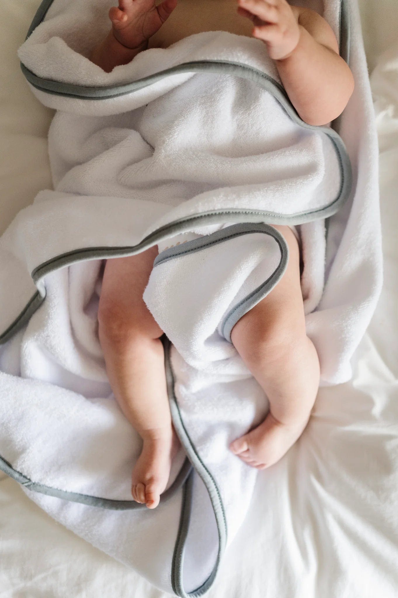 Elys & Co Premium Hooded Baby Towel with Washcloth Set - Soft & Absorbent for Newborns, Infants & Toddlers - Perfect for Bath Time, Swimming & Beach Outings