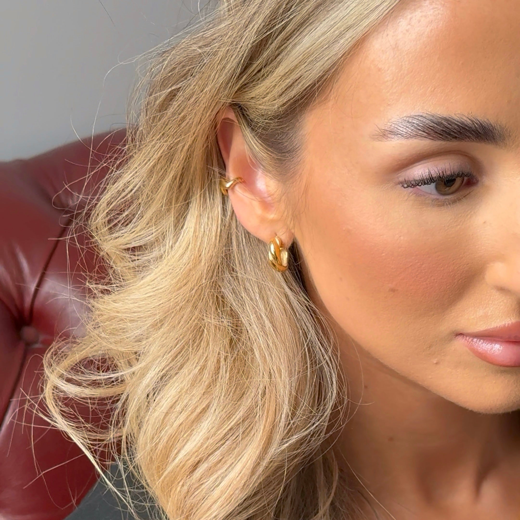 Luxurious Gold Ear Cuff for Women - Elegant Non-Piercing Ear Jewelry for Parties, Weddings & Special Occasions