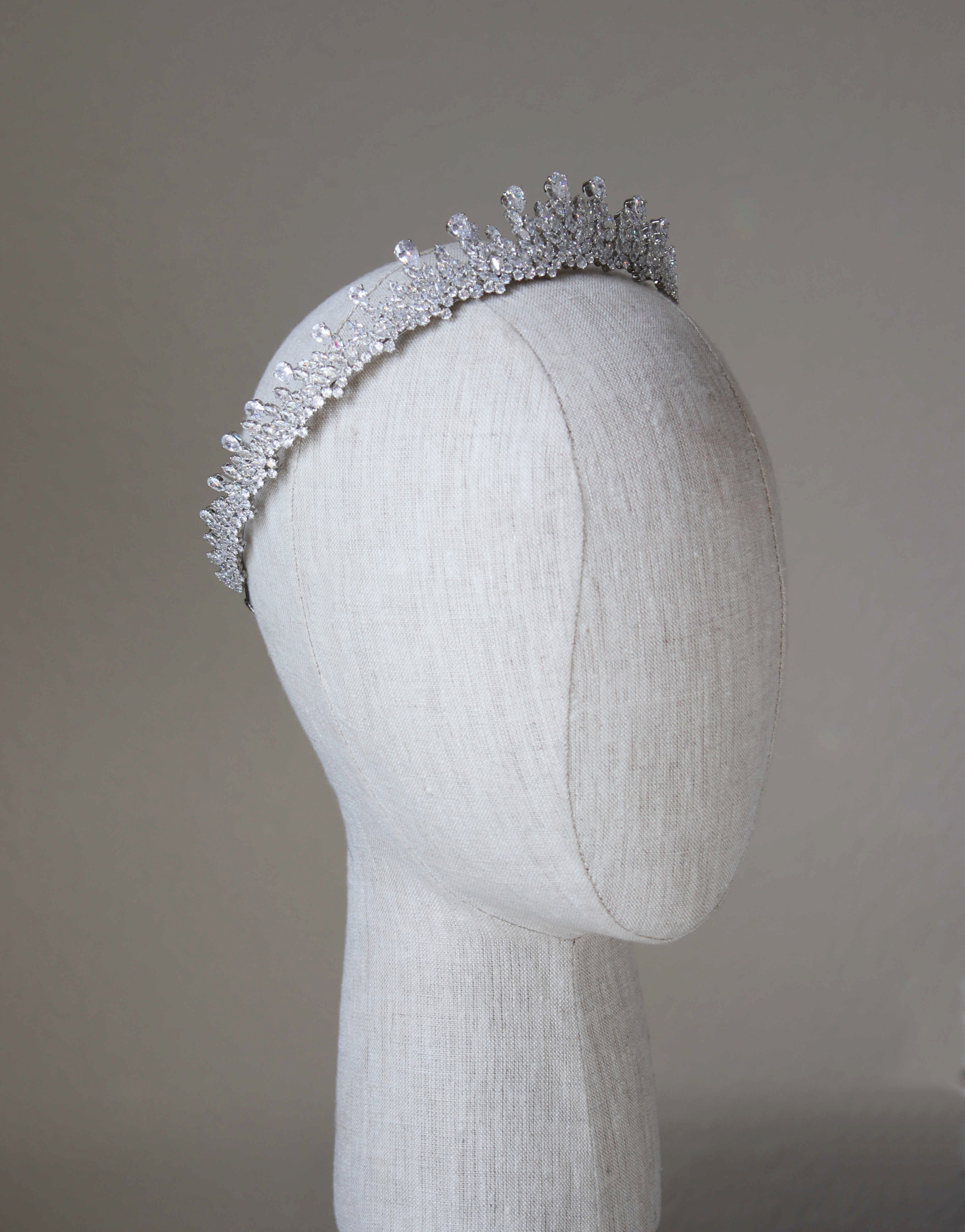 Royal Bridal Crown Tiara for Weddings - Elegant Crystal Wedding Headpiece for Bride, Bridesmaids, and Prom - Perfect for Bridal Shower, Ceremony, and Special Occasions