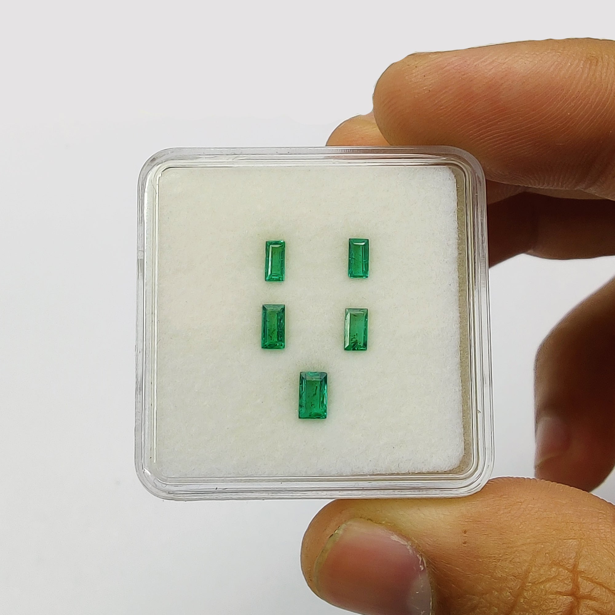 Natural Untreated Green Emerald Gemstone Set - 0.85cts Cushion Cut (4x2mm & 5x3mm) 5-Piece Collection for Jewelry Making, Engagement Rings & Luxury Gifts