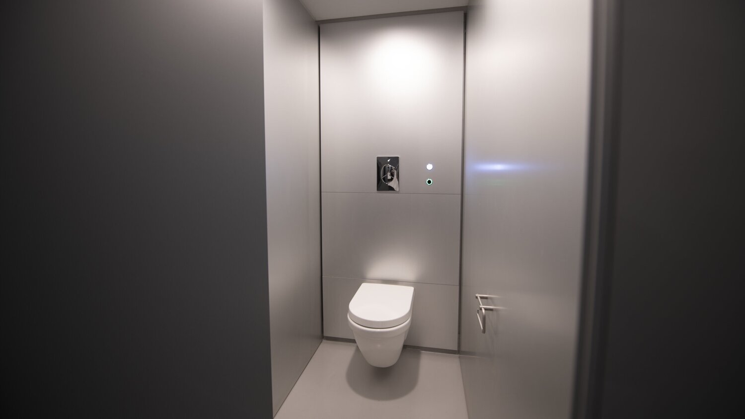 Thrislington Touchless Toilet Cubicle - Hands-Free Restroom Partition for Commercial & Public Spaces - Ideal for Offices, Airports, and Shopping Malls