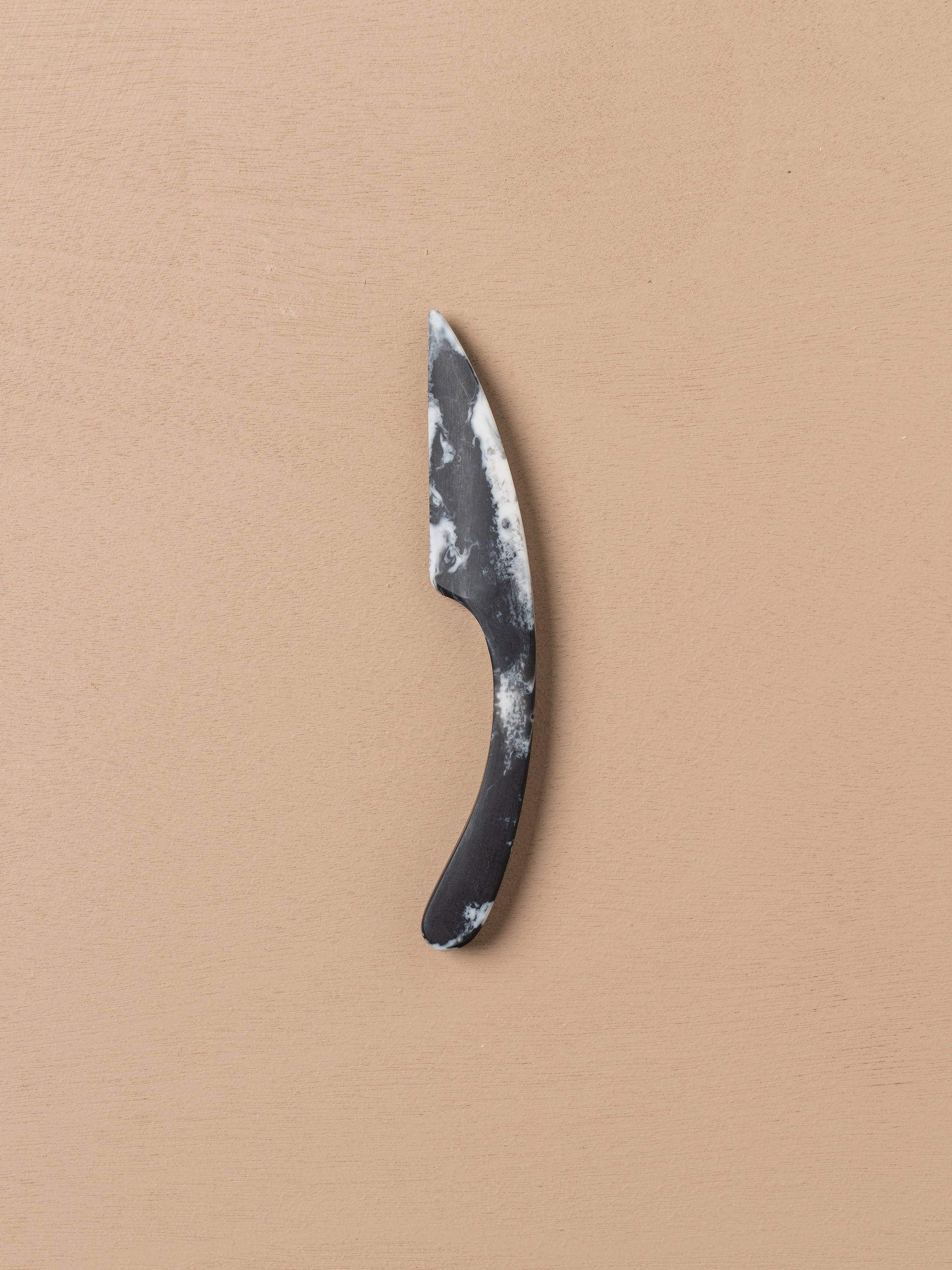 Premium Flow Curved Cheese Knife - Ash Black Handle | Ergonomic Design for Smooth Cheese Slicing | Perfect for Charcuterie Boards, Wine Parties & Gourmet Cooking