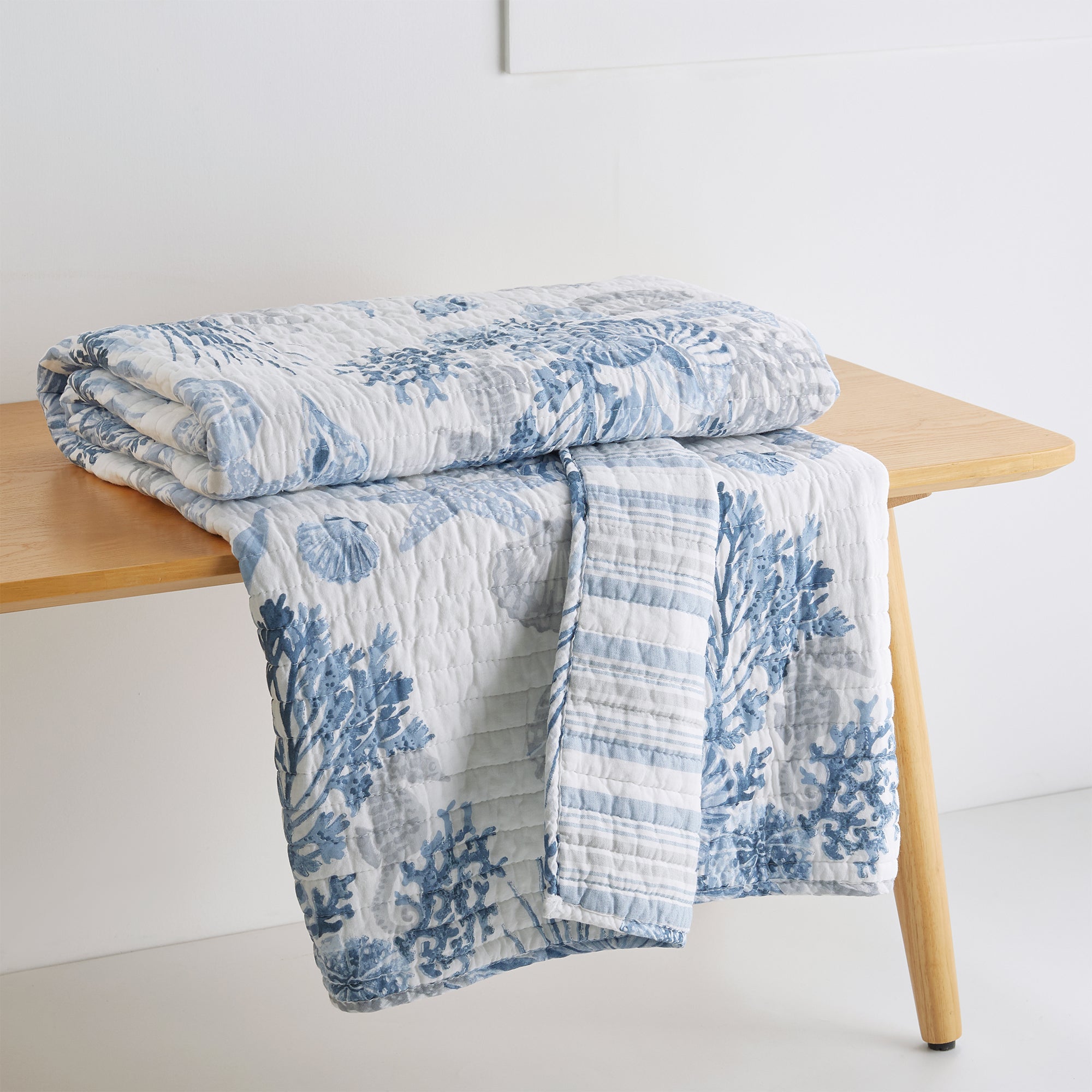 Soft Coral Landing Quilted Throw Blanket - Lightweight Cozy Bedspread for Couch, Sofa & Bed - Perfect for Living Room, Bedroom Decor & Gift Giving