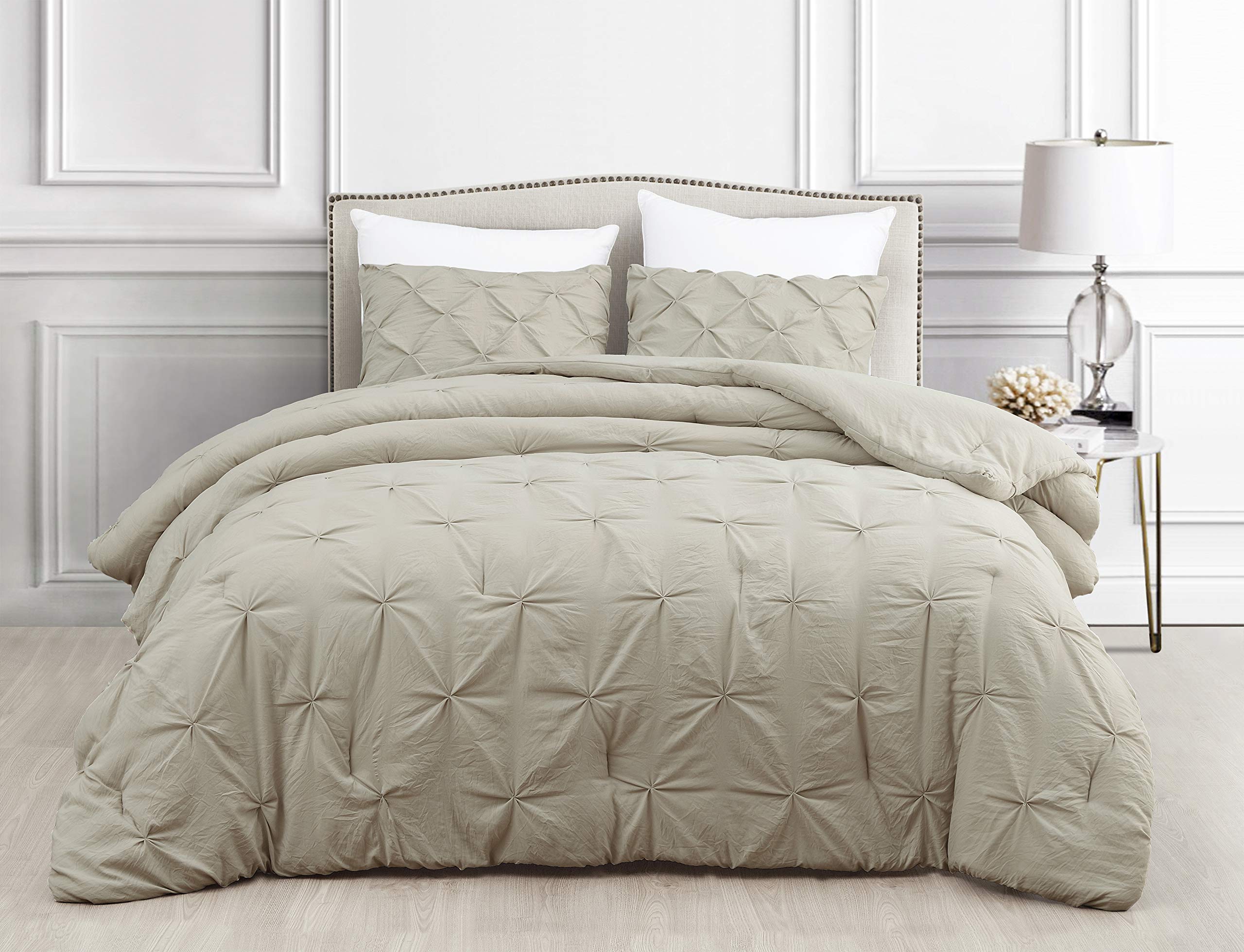 Premium Soft Cotton Comforter Set - All-Season Goose Down Alternative Pinch Pleat Duvet Insert with 500 GSM Fill Power - Ultra Plush Oversized King 3-Piece Bedding Set in Tan - Perfect for Cozy Bedrooms & Luxury Hotel-Style Comfort