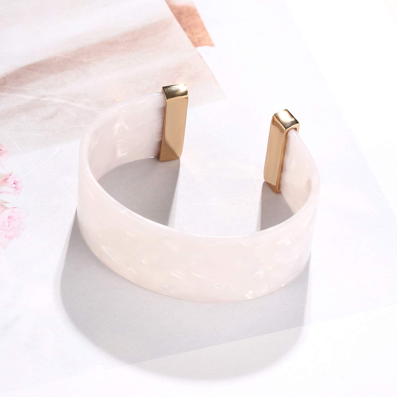 Stylish Acrylic Resin Tortoise Wide Cuff Bangles for Women - Adjustable Open Bangle Bracelet with Leopard Print - Perfect for Casual Wear, Parties & Fashion Accessories