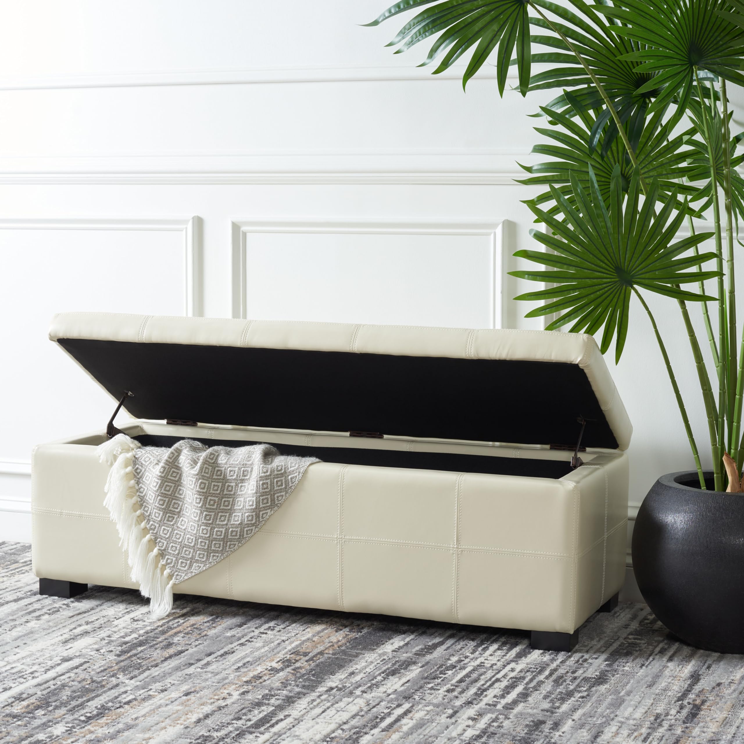 Safavieh Hudson Collection Williamsburg Brown Leather Large Storage Bench - Stylish Entryway Bench with Ample Storage for Shoes & Blankets - Perfect for Living Room, Bedroom or Hallway Organization