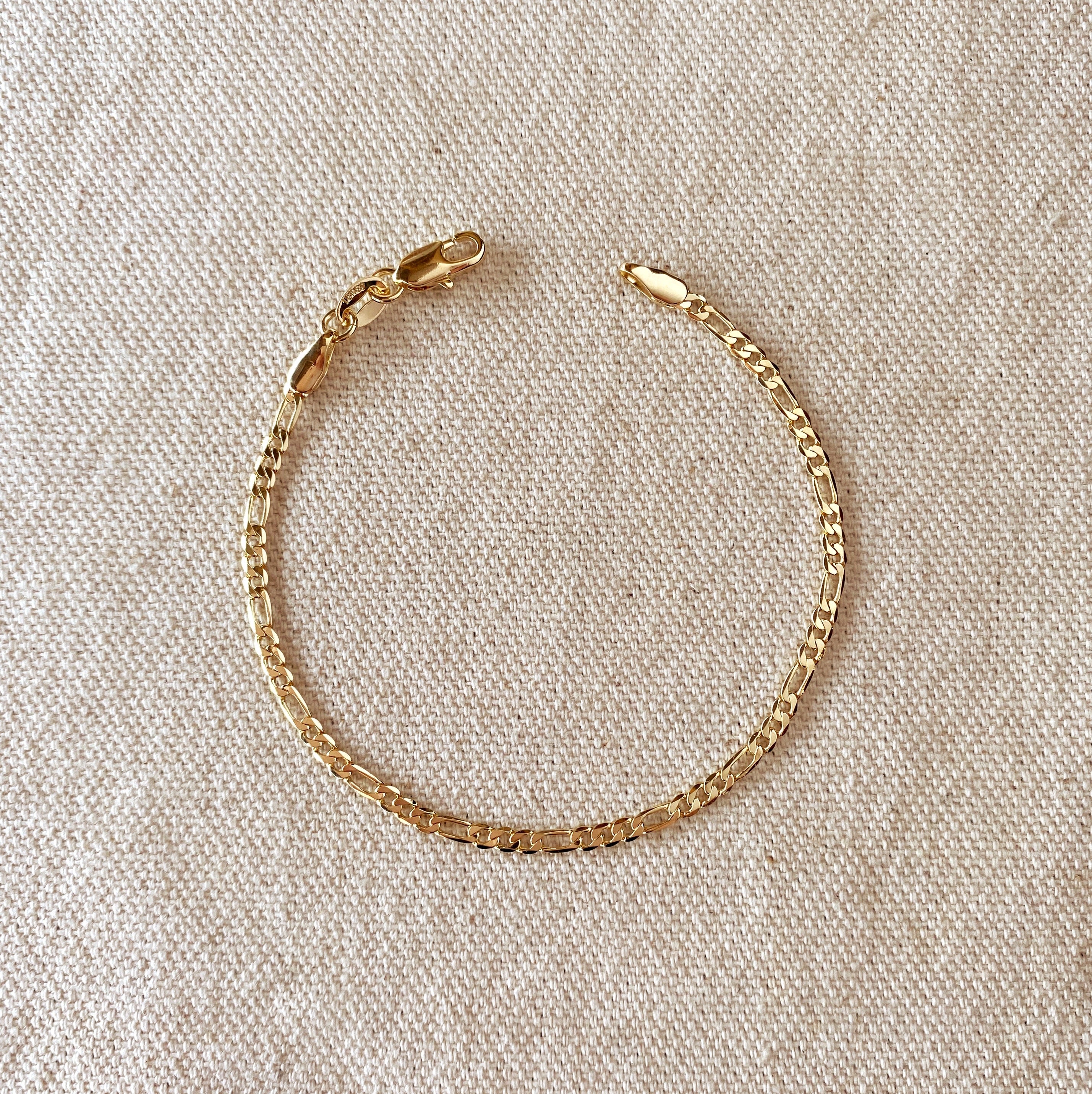 18K Gold Filled 2.5mm Flat Figaro Chain Bracelet for Women - Dainty & Elegant Jewelry Gift for Birthday, Anniversary - Perfect for Layering, Everyday Wear & Special Occasions