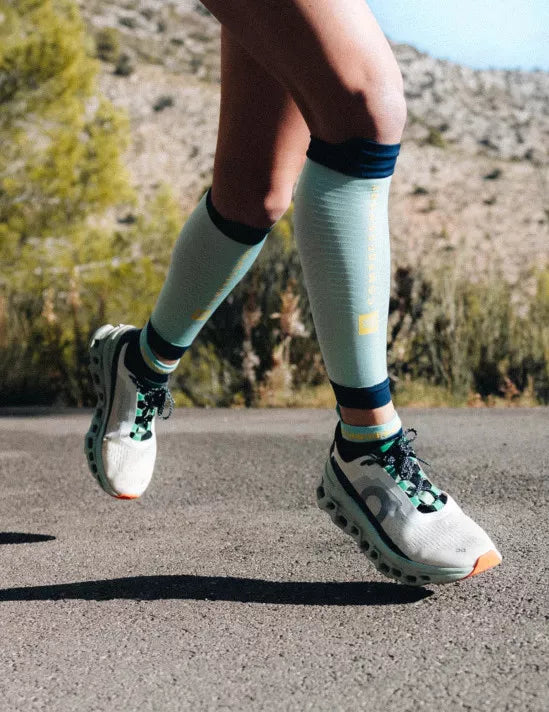Compressport Unisex R2 3.0 Calf Sleeves - Performance Compression Support for Running, Cycling & Recovery (Shell Blue/Blues) - Ideal for Athletes & Fitness Enthusiasts
