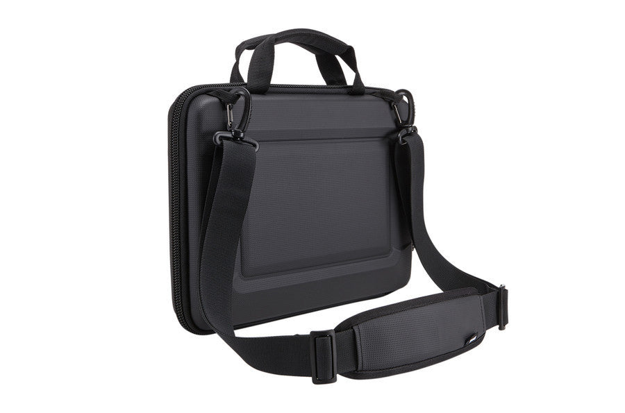 Thule Gauntlet 3.0 13-15 Inch Laptop Sleeve for MacBook Pro/Air - Waterproof Protective Case in Black - Perfect for Travel, Work & School