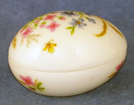 Limoges Versailles #2 Small Egg Box - Hand-Painted Porcelain Jewelry Box for Collectors - Perfect for Gifts, Home Decor & Keepsakes