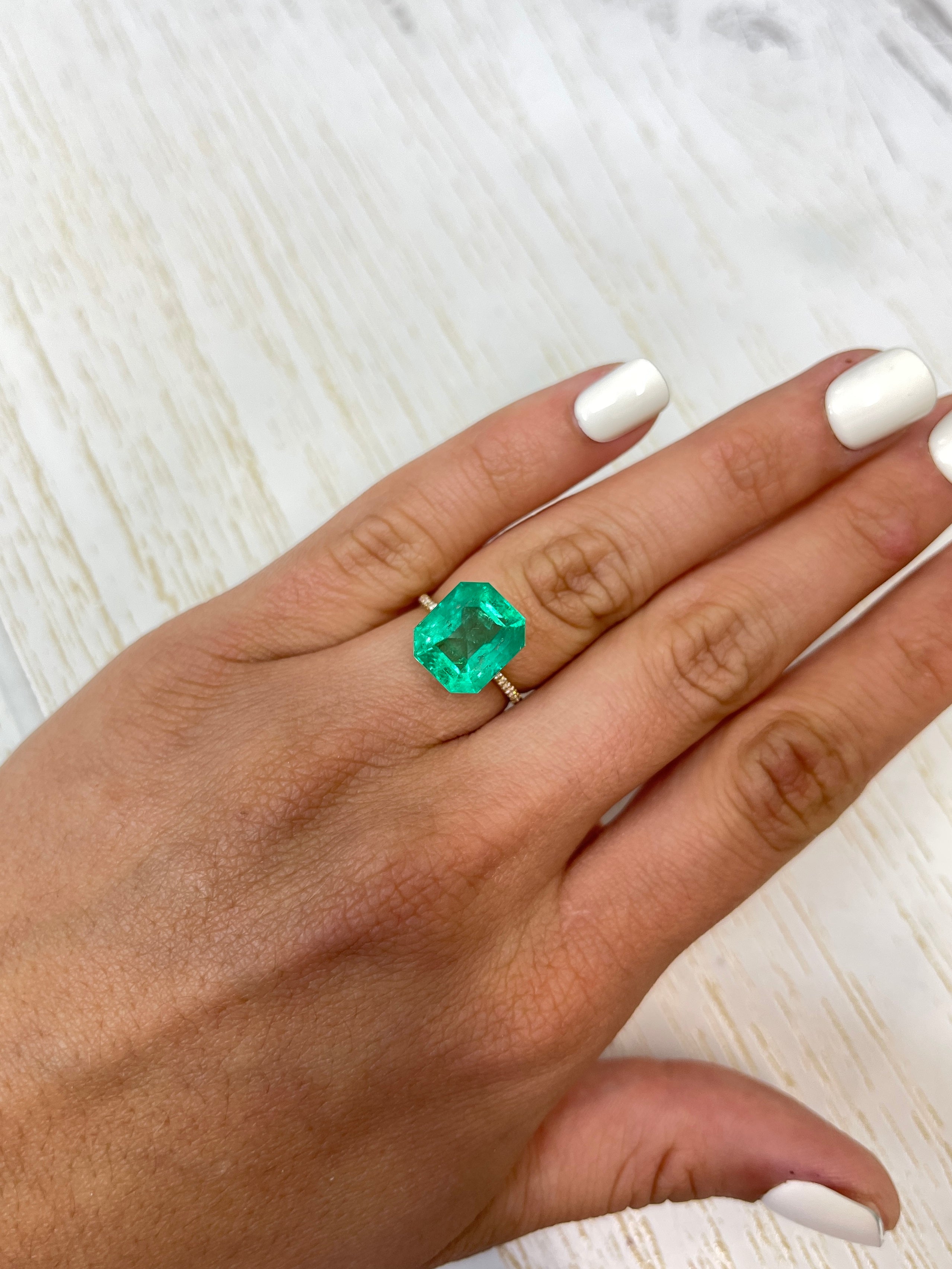 8.51 Carat 13x11mm Natural Colombian Emerald Gemstone - Classic Emerald Cut Loose Stone for Jewelry Making, Engagement Rings & Luxury Gifts
