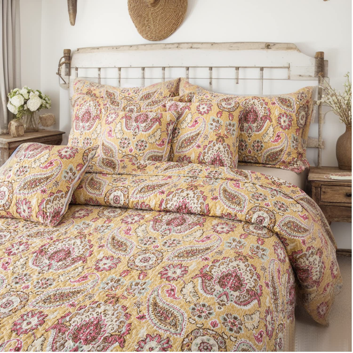 Tache King Size Bed Quilt Set - Lightweight Yellow Pink Gold Boho Floral Paisley Damask Summer Coverlet - 3 Piece Medallion Design Quilt for Bedroom Decor | Perfect for Guest Rooms, Master Bedrooms & Bohemian Style Homes