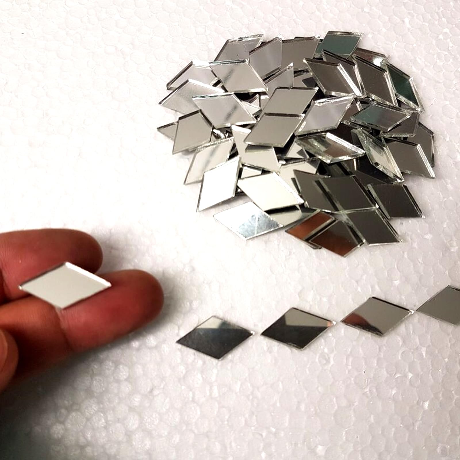 200 Pieces Diamond Shape Mirror Kit for Craft - 20mm Small Mirrors for Lippan Art, Jewelry Making, Sewing, School Projects (Includes Extra Replacement Pieces) - Perfect for DIY Home Decor, Wall Art, and Kids' Creative Activities