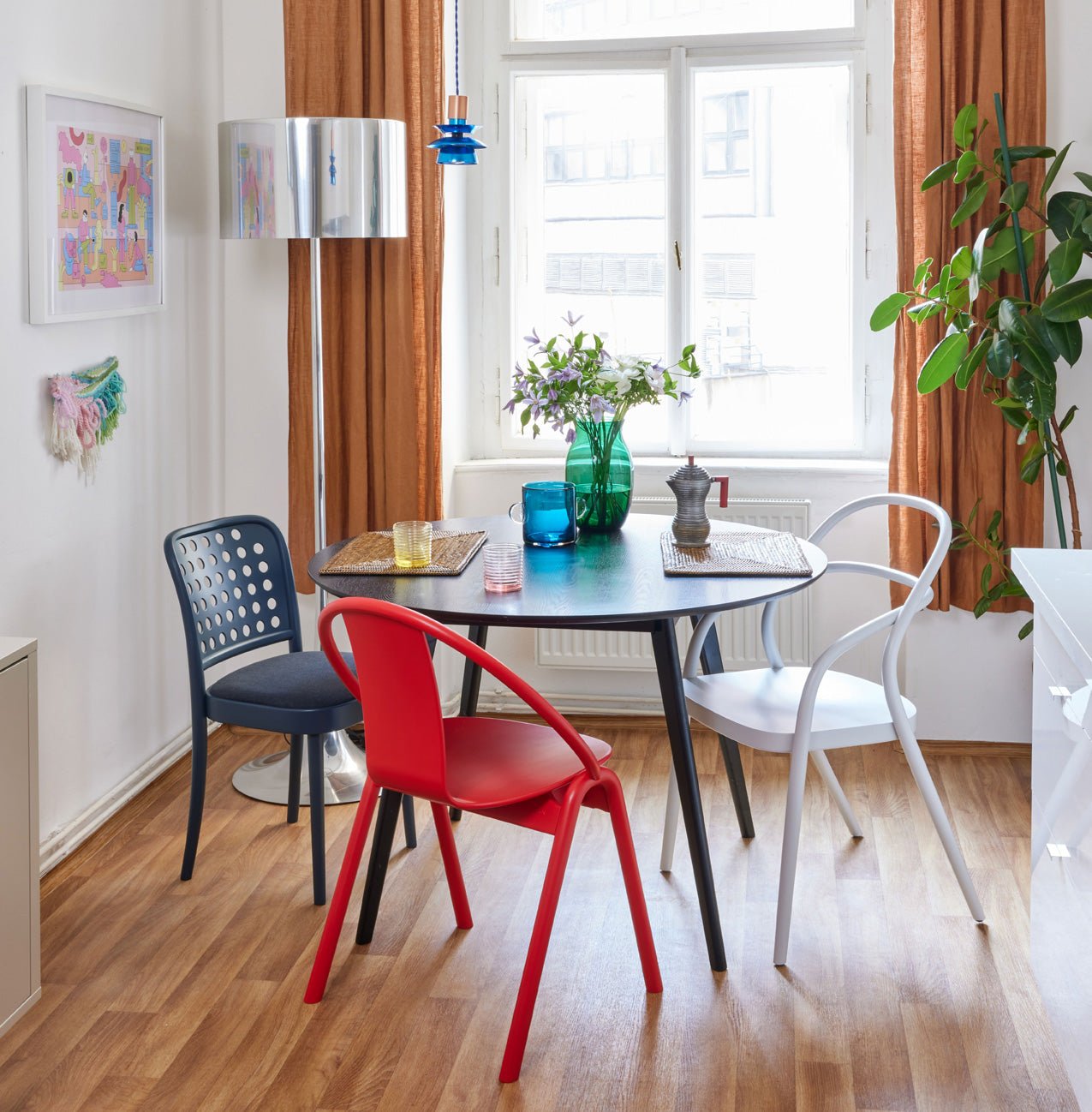 822 Bentwood Side Chair with Upholstered Seat by Ton - Modern Dining Chair for Kitchen, Restaurant & Office Use