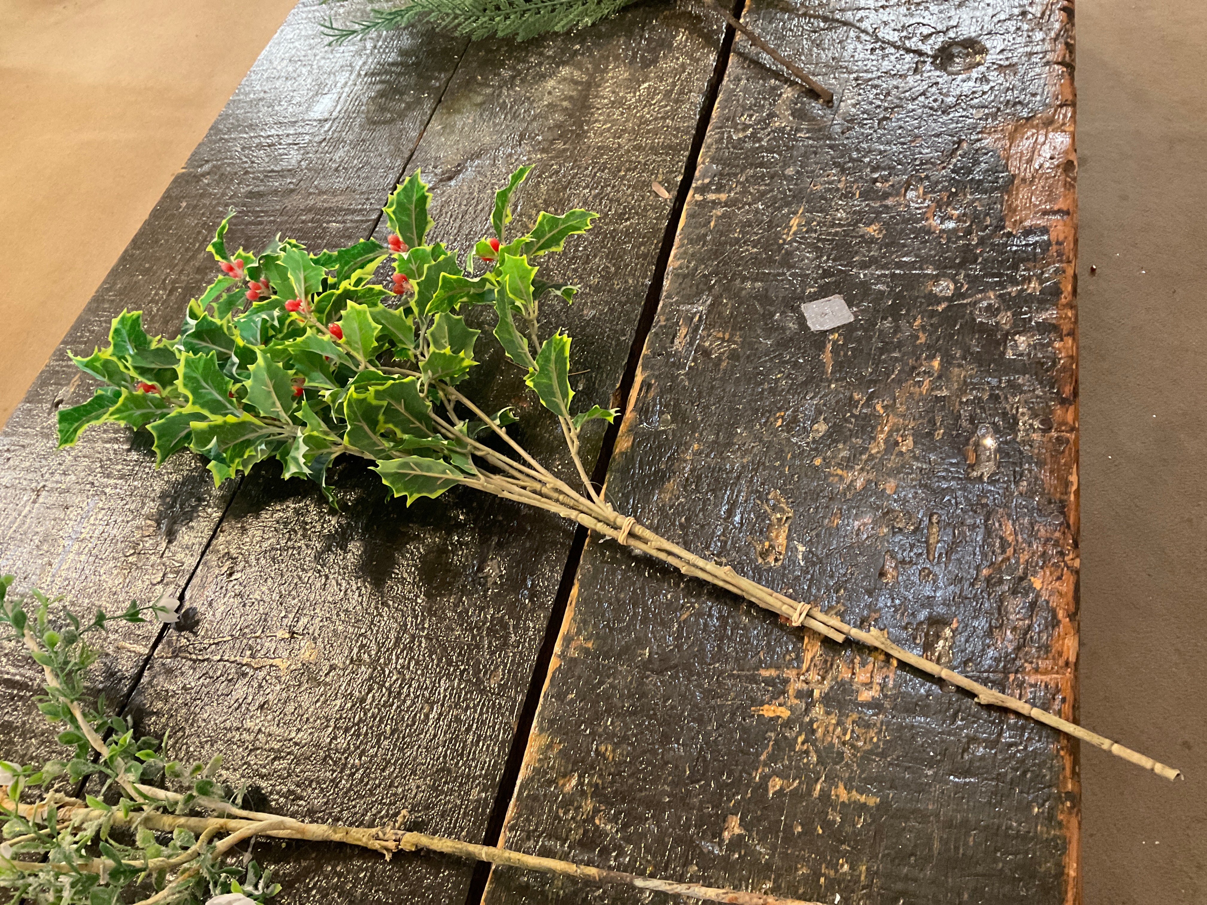 Premium Artificial Mistletoe for Christmas Decorations - Perfect for Holiday Parties, Doorways & Festive Home Decor