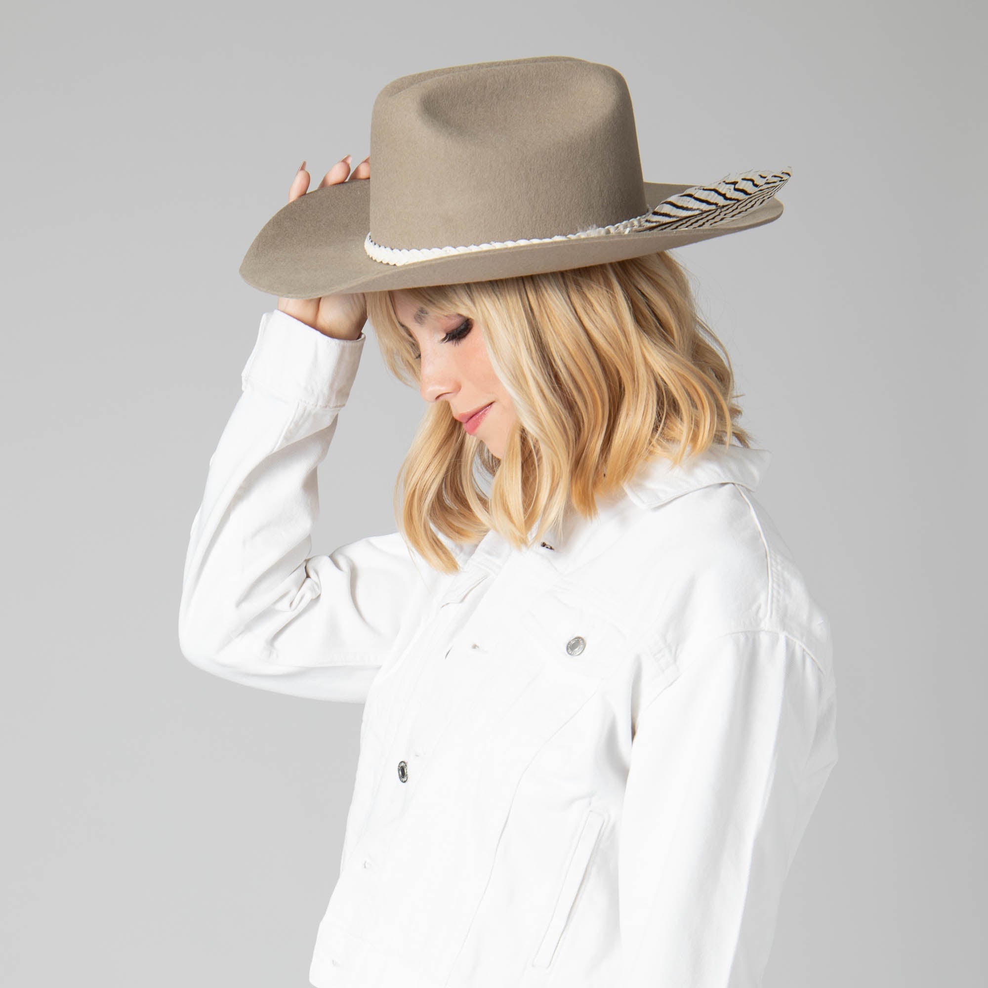 Premium Oatmilk Wool Felt Cowboy Hat with Cattleman's Crease - Western Rodeo, Outdoor Adventure & Country Style Fashion Accessory