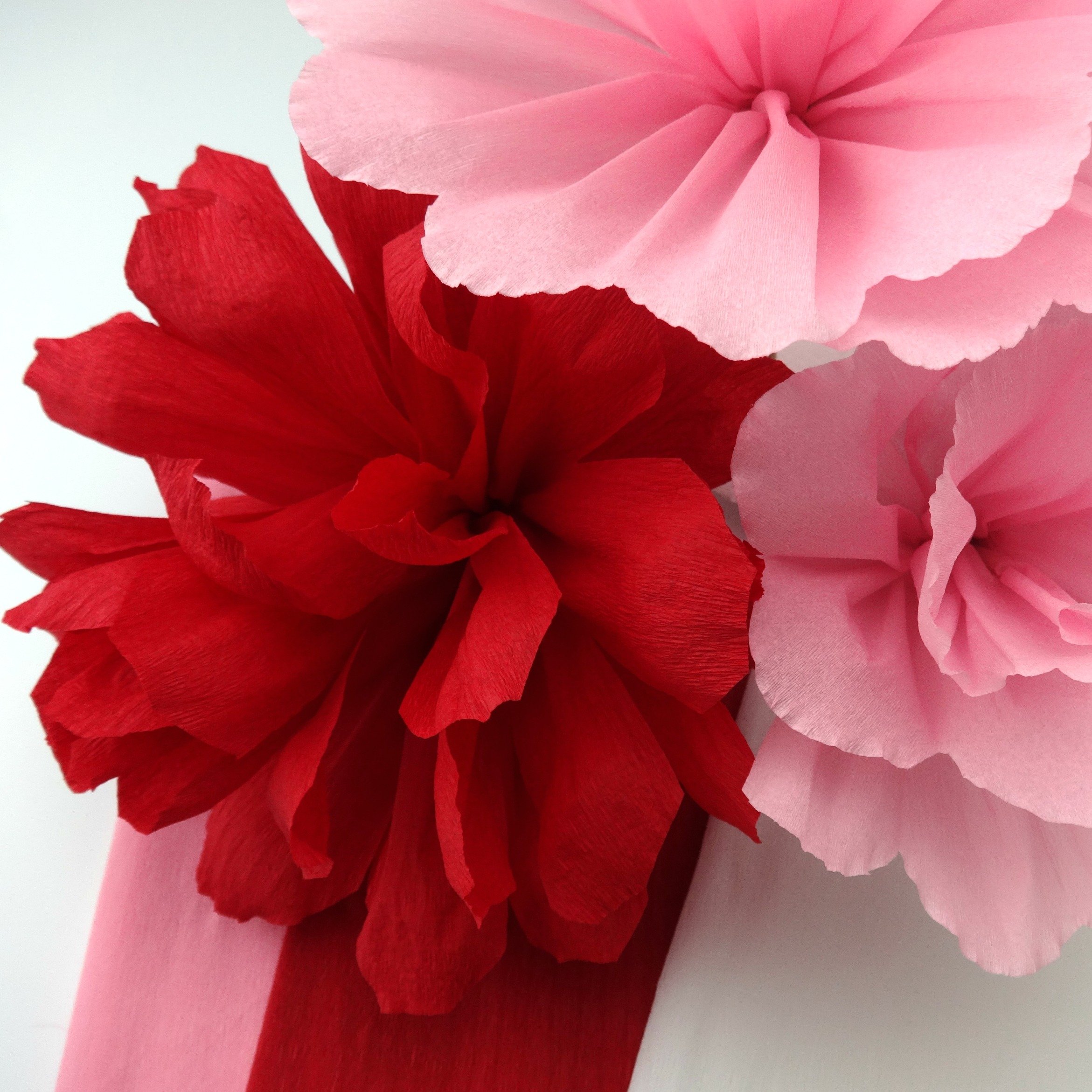Valentine's Day Crepe Paper Streamers - Red, Pink & White Decorative Rolls for Party Decorations, DIY Crafts, and Gift Wrapping