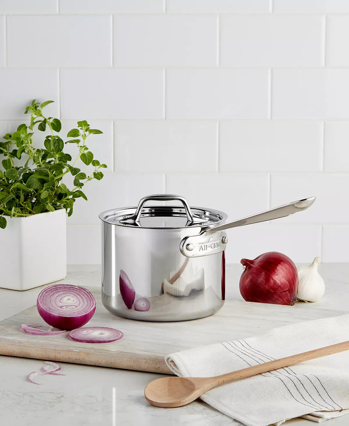 All-Clad D3 Stainless Steel Saucepan - 3-Ply Bonded Cookware for Professional Chefs & Home Cooking - Perfect for Sauces, Soups & Simmering