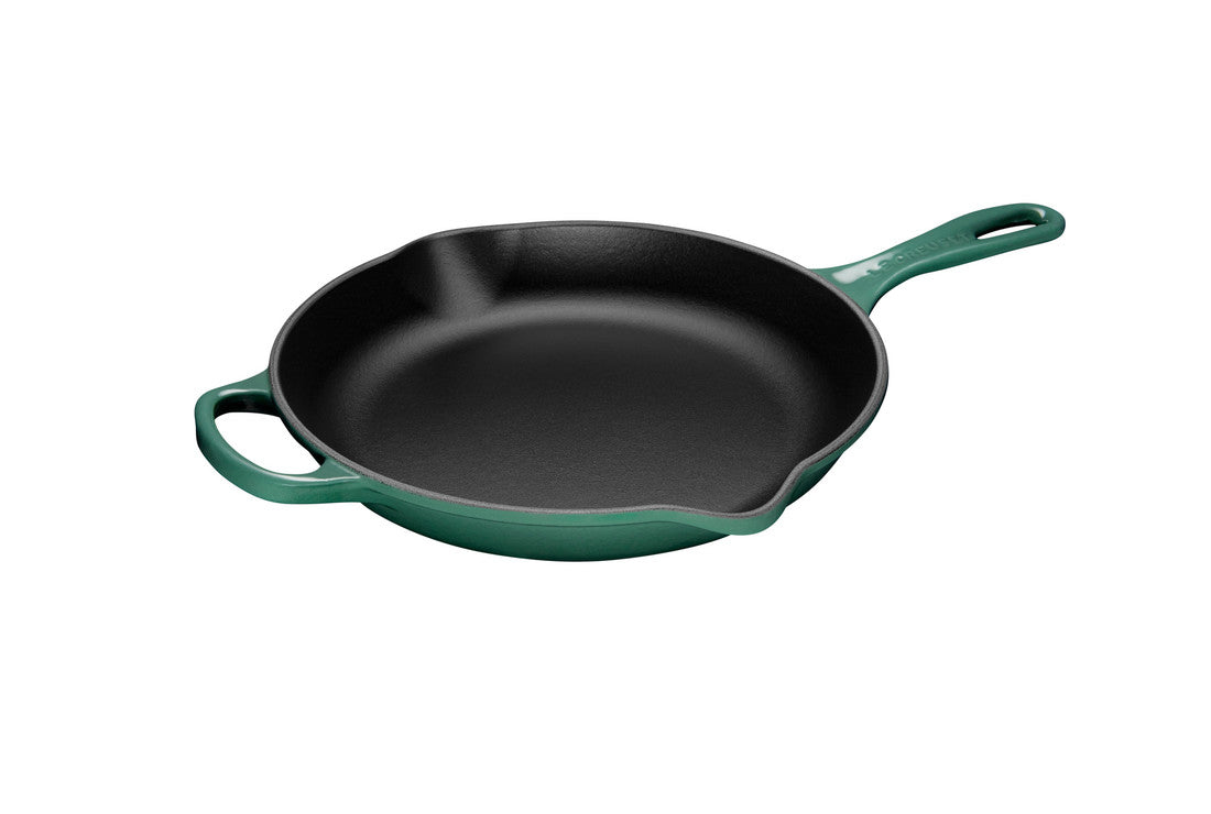 Le Creuset 26cm Cast Iron Skillet with Iron Handle - Premium Cookware for Searing, Frying & Baking - Perfect for Stovetop, Oven & Outdoor Cooking