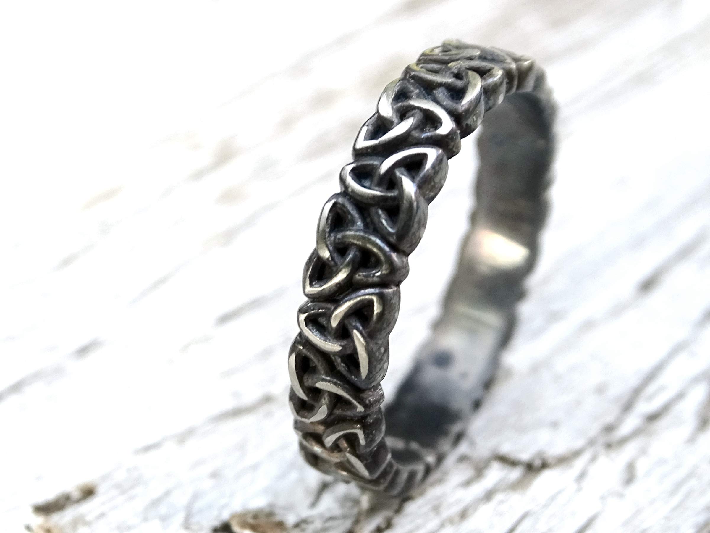 Viking Knot Ring - White Gold & Black Gold Trinity Knot Celtic Eternity Ring - Unique Men's Wedding Band - Perfect Gift for Him - Ideal for Viking-Themed Weddings, Anniversary Gifts & Norse Jewelry Collections