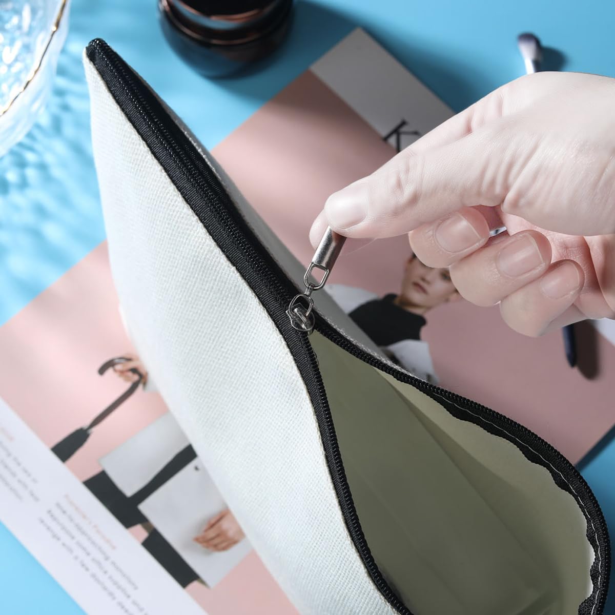 Football Makeup Bag - Waterproof Cosmetic Bag for Women & Girls - Perfect Football Gifts for Sister, Daughter, Friend - Great for Graduation, Birthday & Friendship - Ideal for Football Lovers & Players - Use for Travel, Gym, Sports Events & Daily Makeup Storage