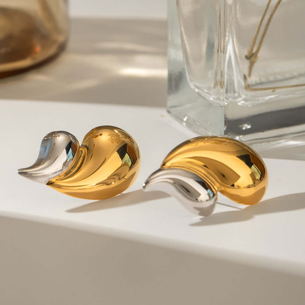 Duo Tone Flower Conch Shell Stud Earrings for Women | JDE6016 | Elegant Boho Jewelry for Beach Weddings, Summer Parties & Casual Wear