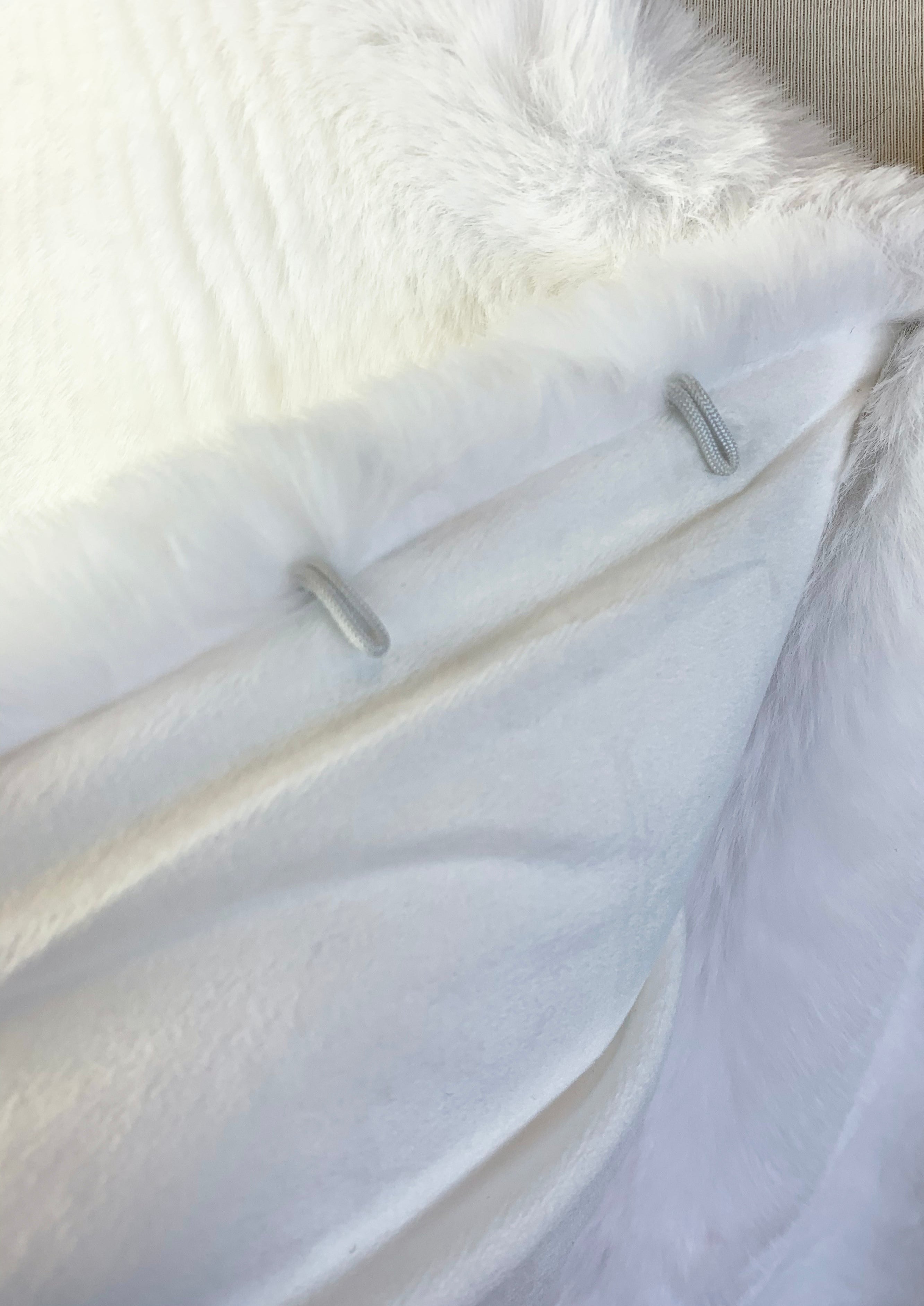 Soft Ivory Faux Fur Shawl Wrap - Elegant Butterfly Ivy05 Design for Women | Perfect for Winter Fashion, Evening Parties & Special Occasions