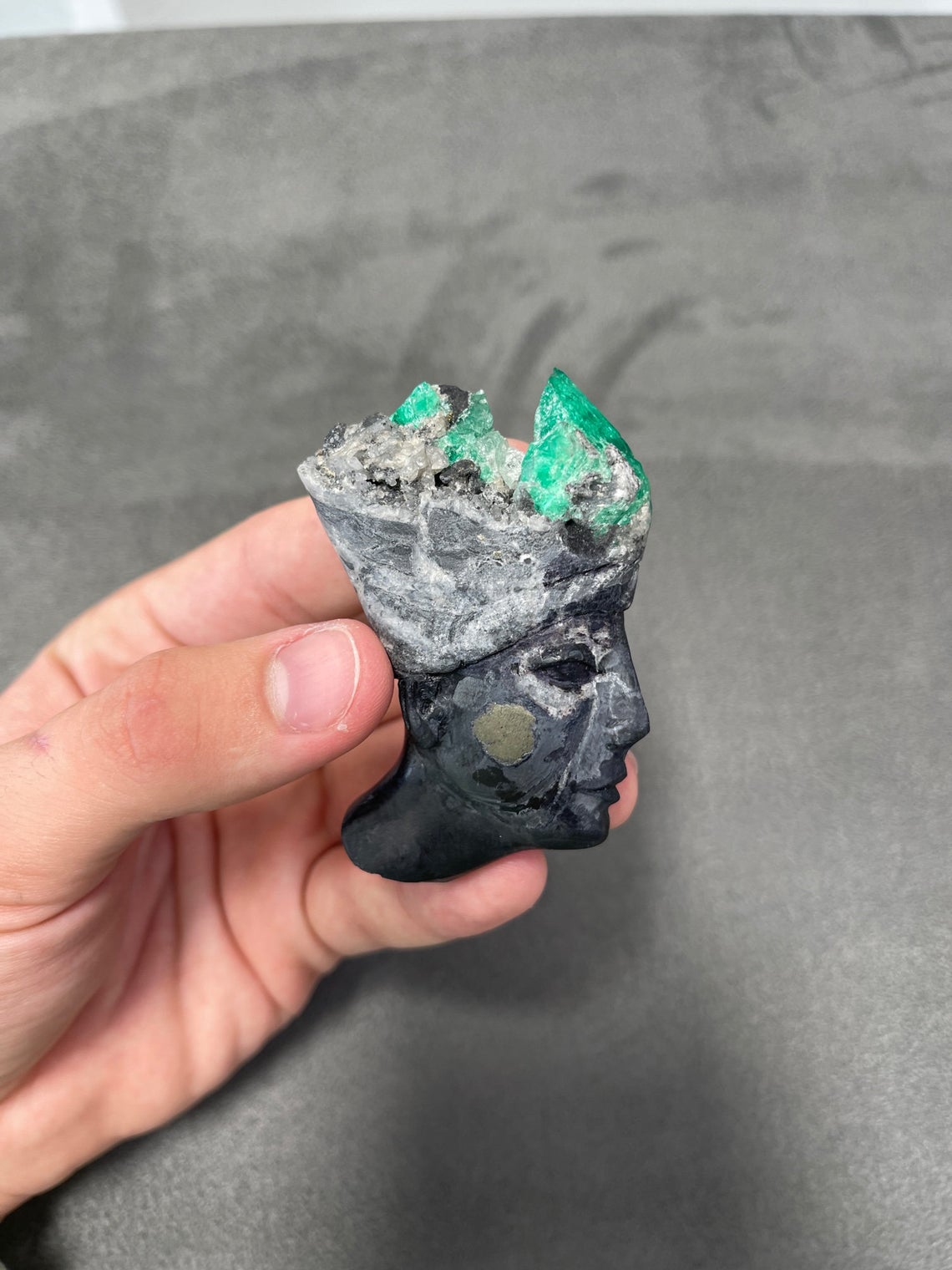 Natural Colombian Emerald Rough Crystal Sculpture - Egyptian Goddess Carving for Jewelry Making, Meditation & Home Decor