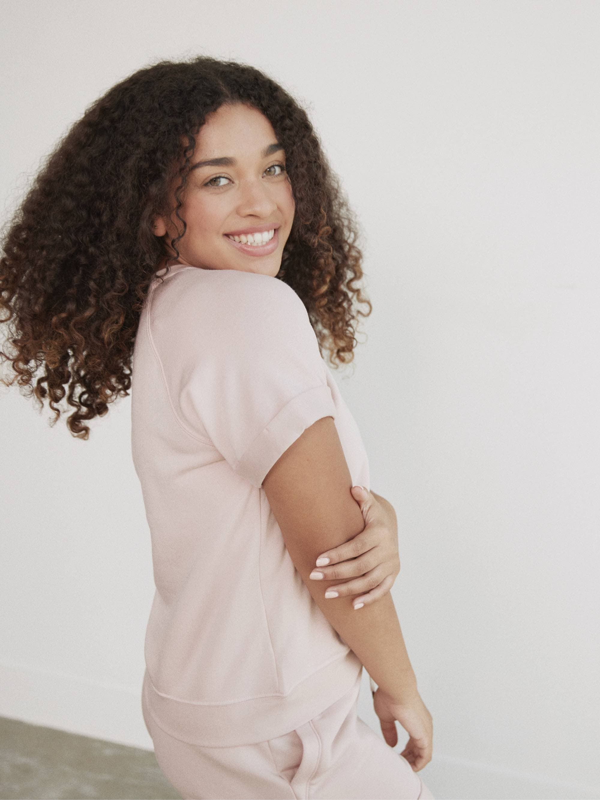 Cozy Fleece Roll Cuff Short Sleeve Sweatshirt for Women & Men - Soft Casual Pullover Top for Everyday Wear, Lounge & Outdoor Activities