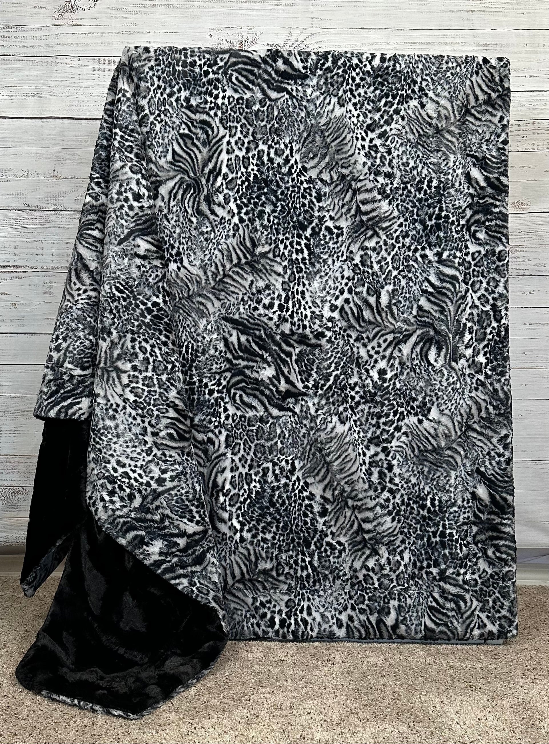 Luxury Extra Wide 60x81 Minky Blanket - Soft Animal Print on Black Mirage Design for Bedroom, Sofa & Nursery - Cozy Plush Throw Blanket for Adults & Kids