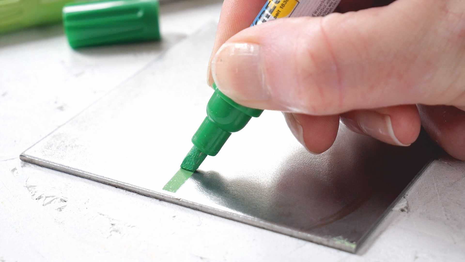 Solo Goya Triton Acrylic Paint Marker - Chisel Tip 1-4mm Violet Red - Perfect for DIY Crafts, Sign Making & Art Projects