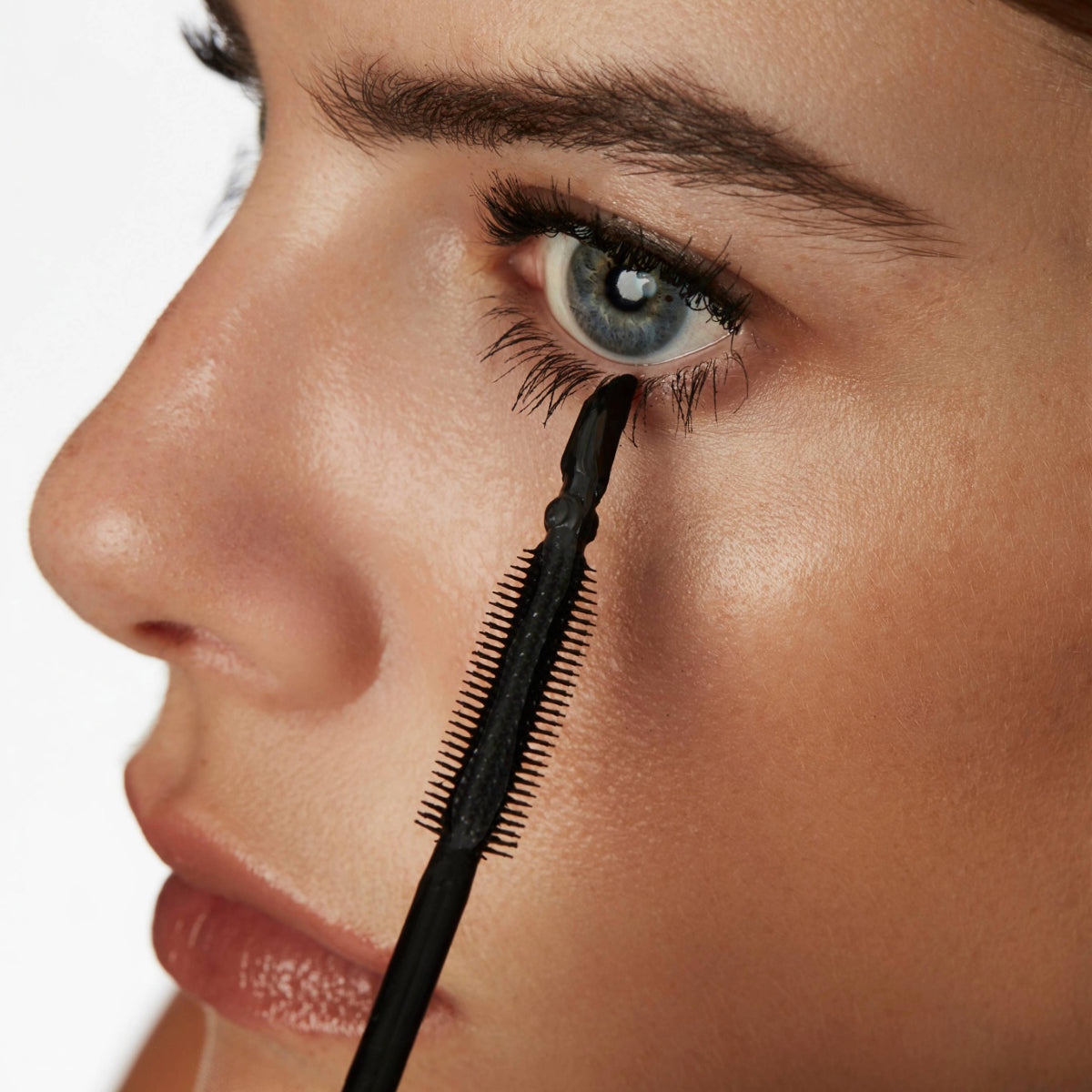 FLYK Trick® Volumizing & Lengthening Mascara - Waterproof Black Eyelash Enhancer for Dramatic Eye Makeup | Perfect for Day to Night Looks, Special Occasions & Photography