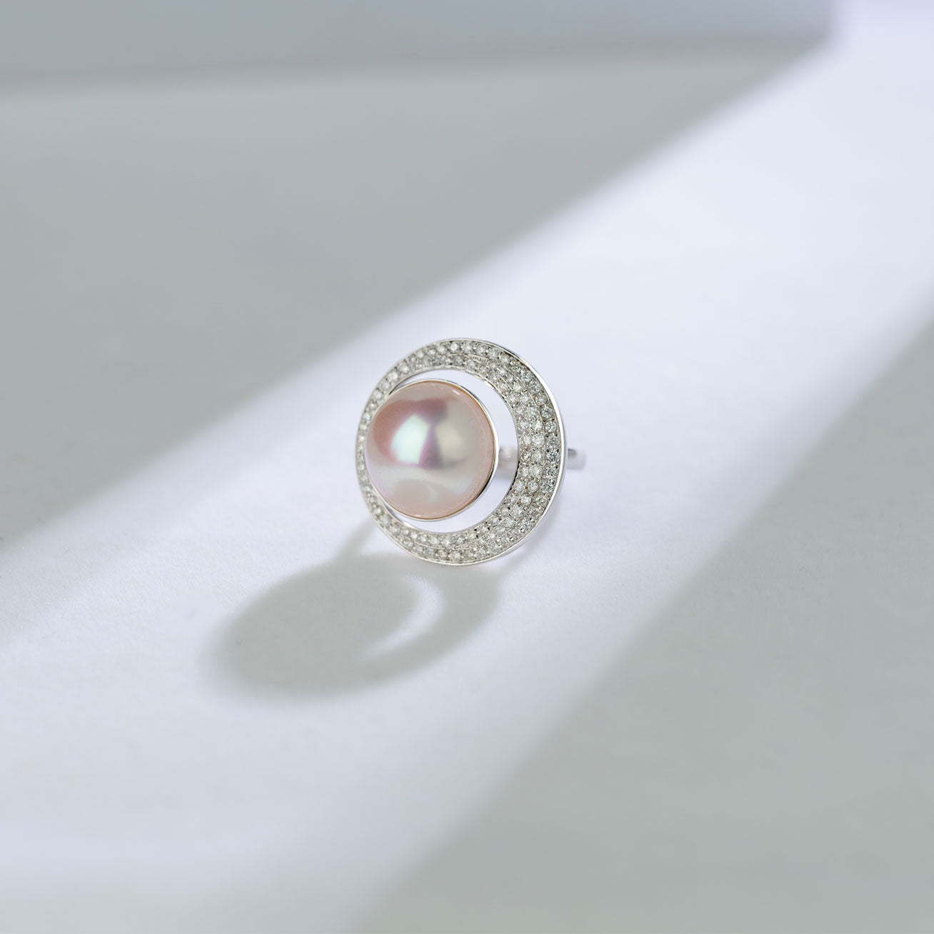 18K Gold Diamond & Edison Pearl Ring KR00063 | Elegant DOME Design for Weddings, Anniversaries & Special Occasions