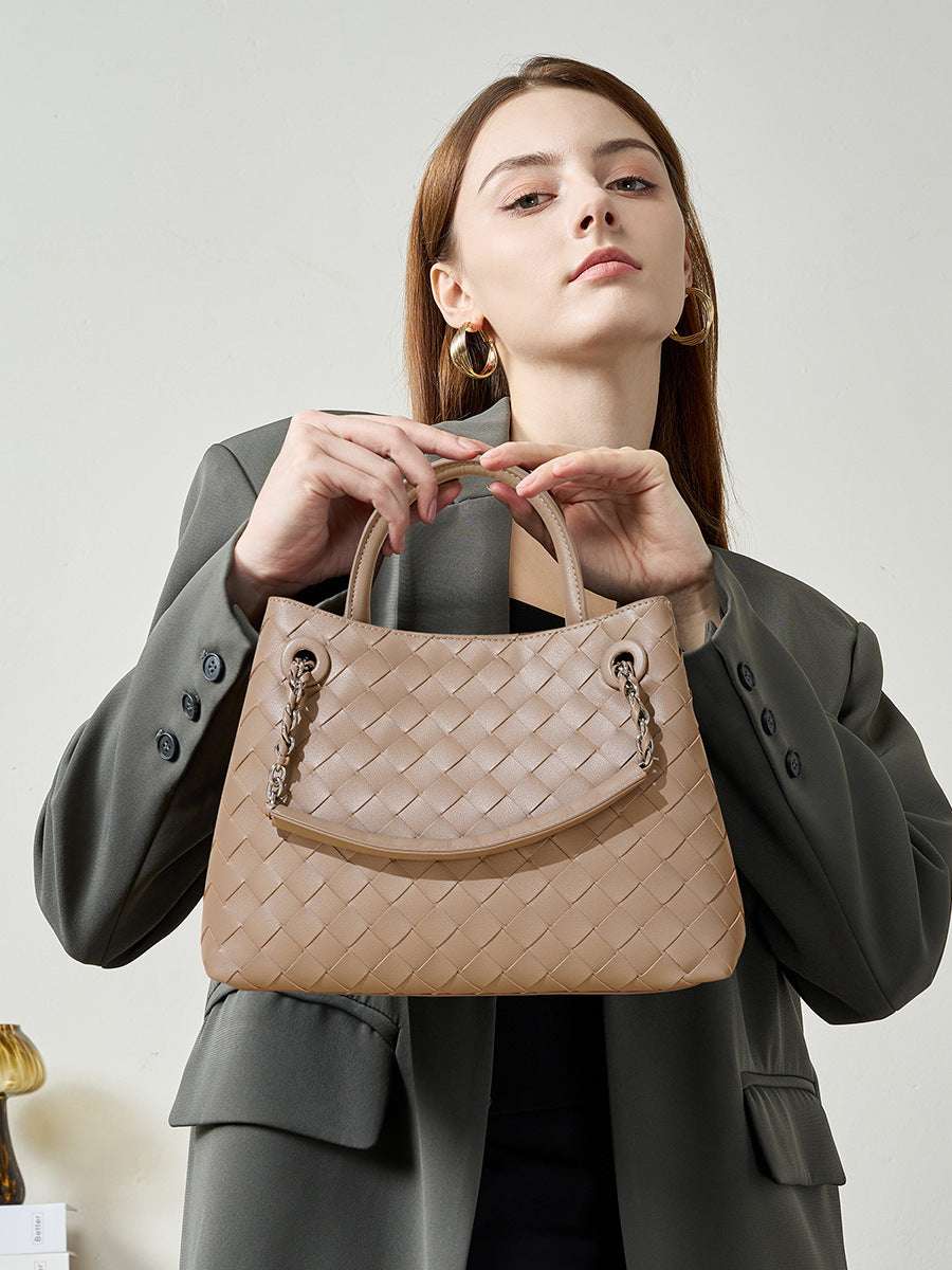 Stylish Woven Leather Crossbody Chain Bag for Women - Fashionable Shoulder Purse for Daily Use, Parties & Date Nights