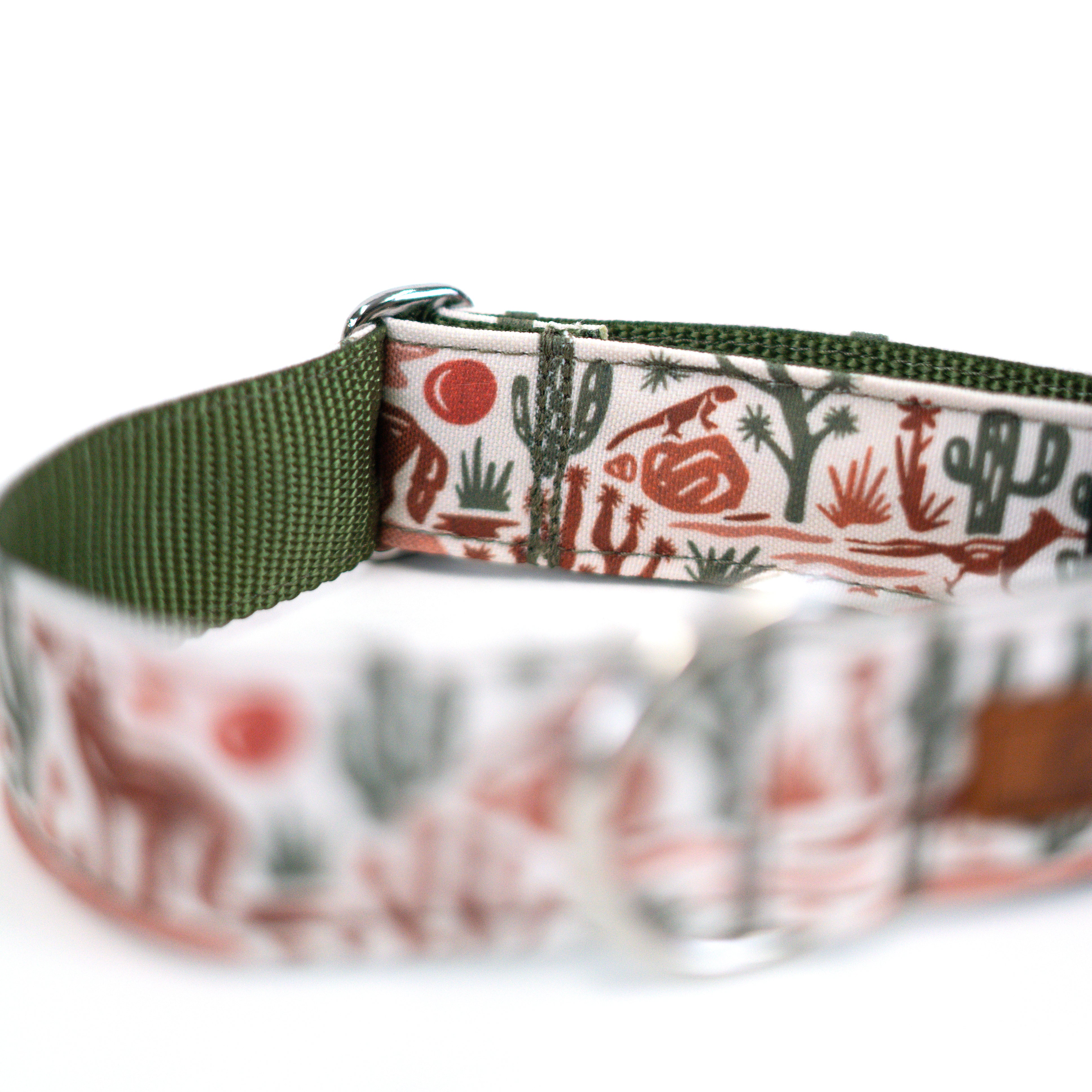 Premium Desert Coyote Dog Collar - Durable Nylon Pet Collar with Adjustable Buckle for Small Medium Large Dogs - Perfect for Hiking, Camping & Outdoor Adventures