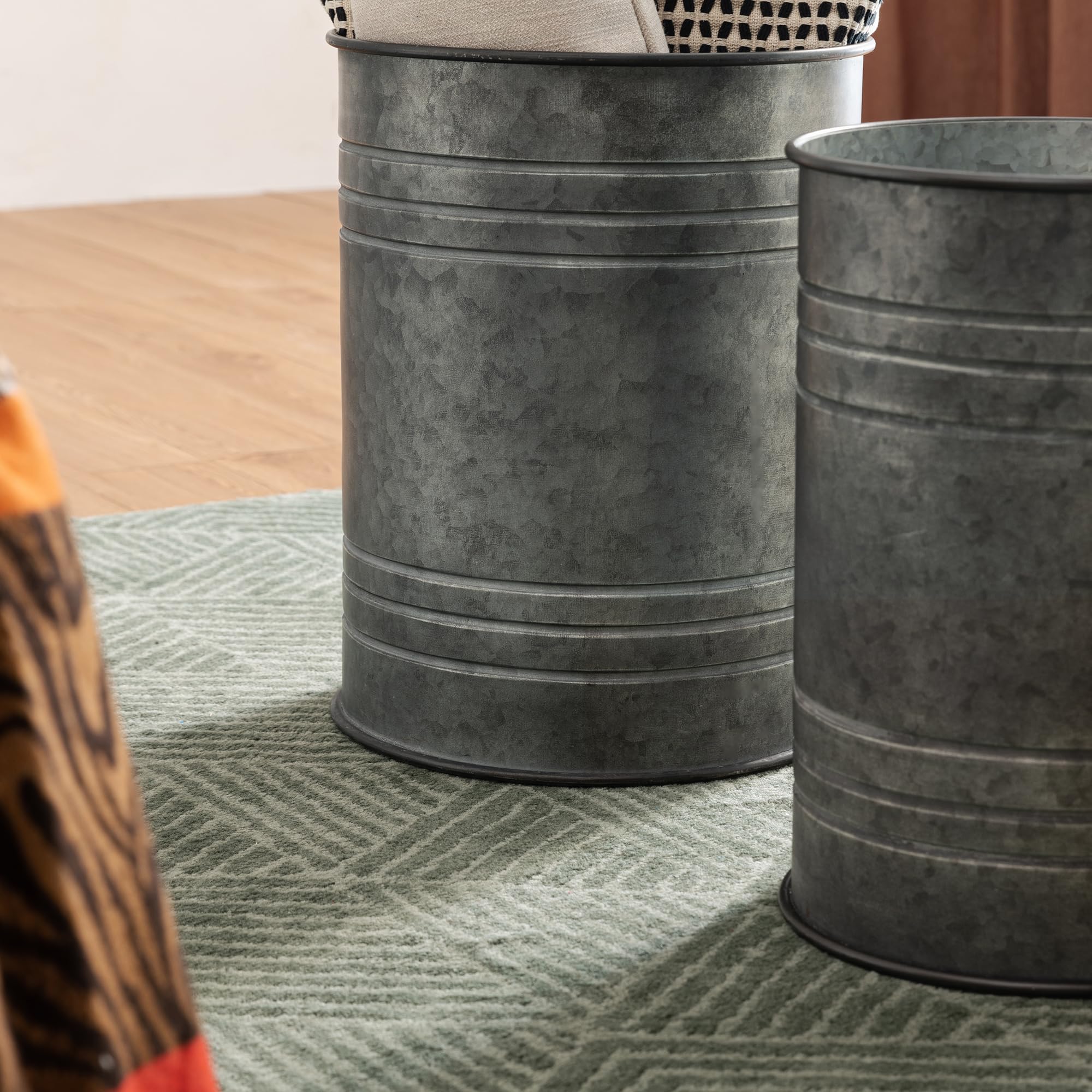 Glitzhome 2-Piece Farmhouse Nesting Tables with Storage Lids - Rustic Metal Barrel Side Tables for Living Room, Bedroom, Office - Grey | Space-Saving End Tables for Small Spaces & Home Decor